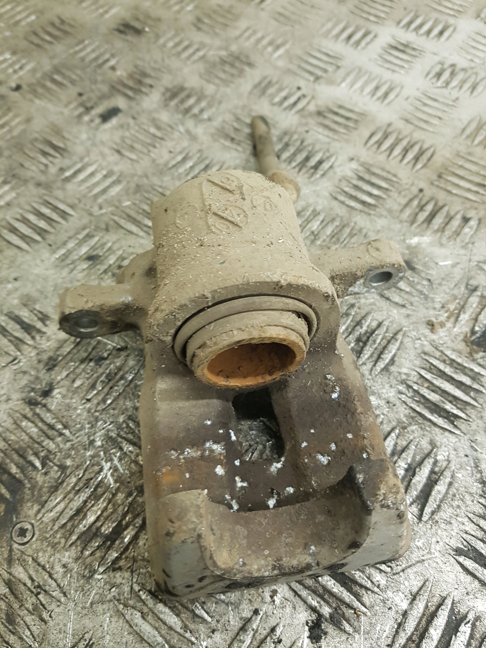 caliper brake right rear part rear TOYOTA RAV4 3