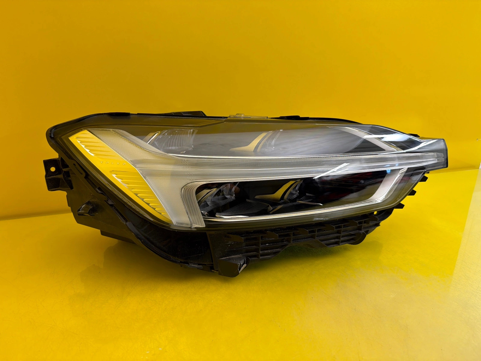 light right front Volvo XC60 II Mid Led 2016- 32133545
