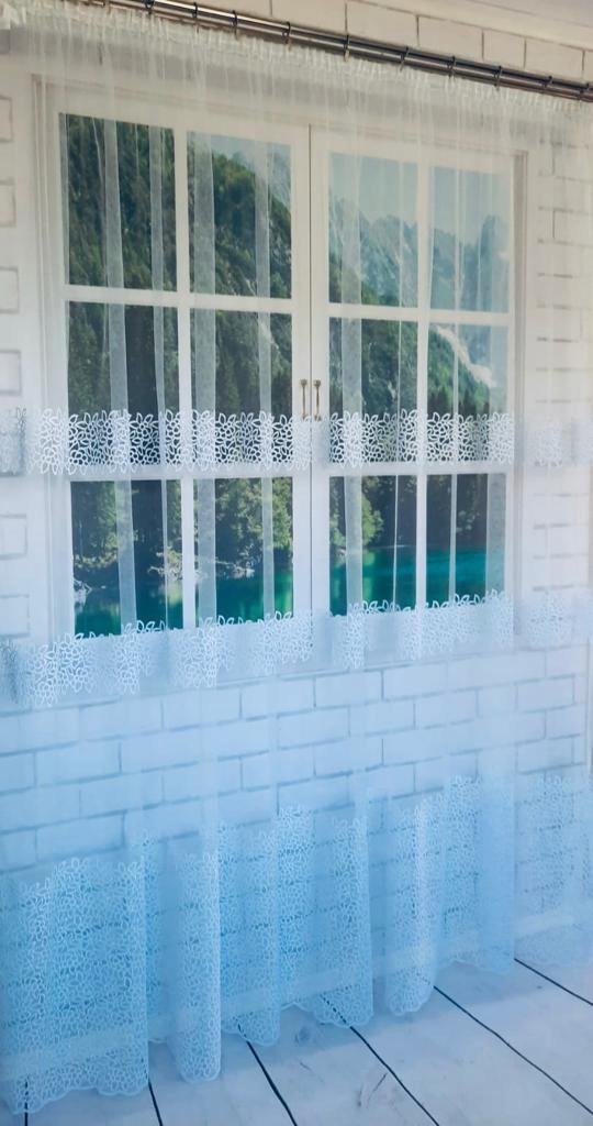 

Firana gotowa 300x260cm "3 pasy kwiaty"