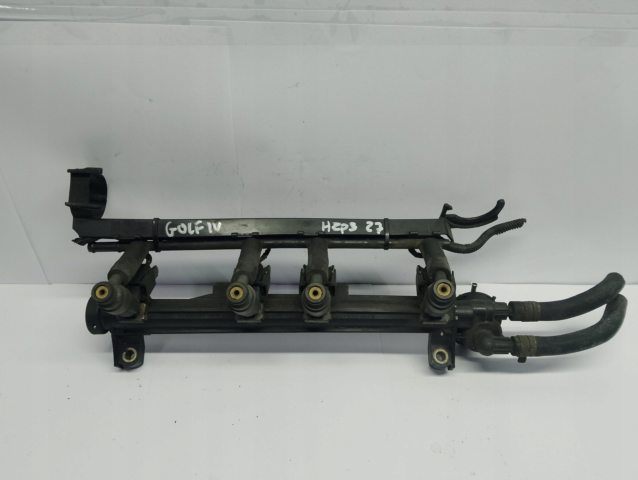 Rampe injection Volkswagen Golf IV 4 037133317N