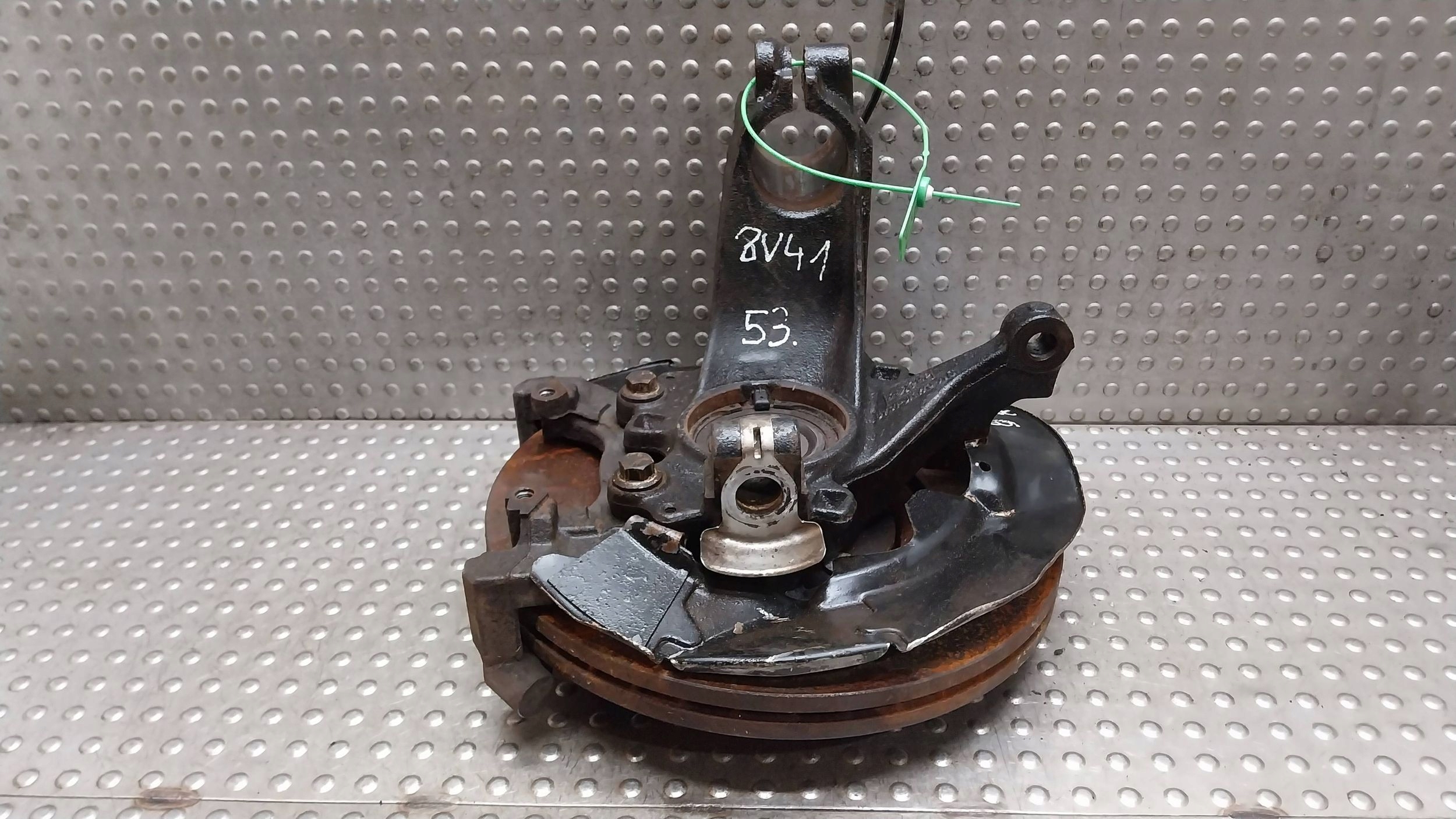 otoč čepu pravý předek 8V41-3K170-AC FORD KUGA MK1