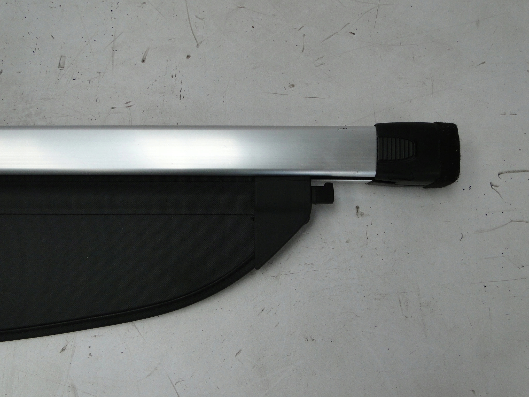 ROLETA BAGAŻNIKA KIA SPORTAGE Producent części Kia OE