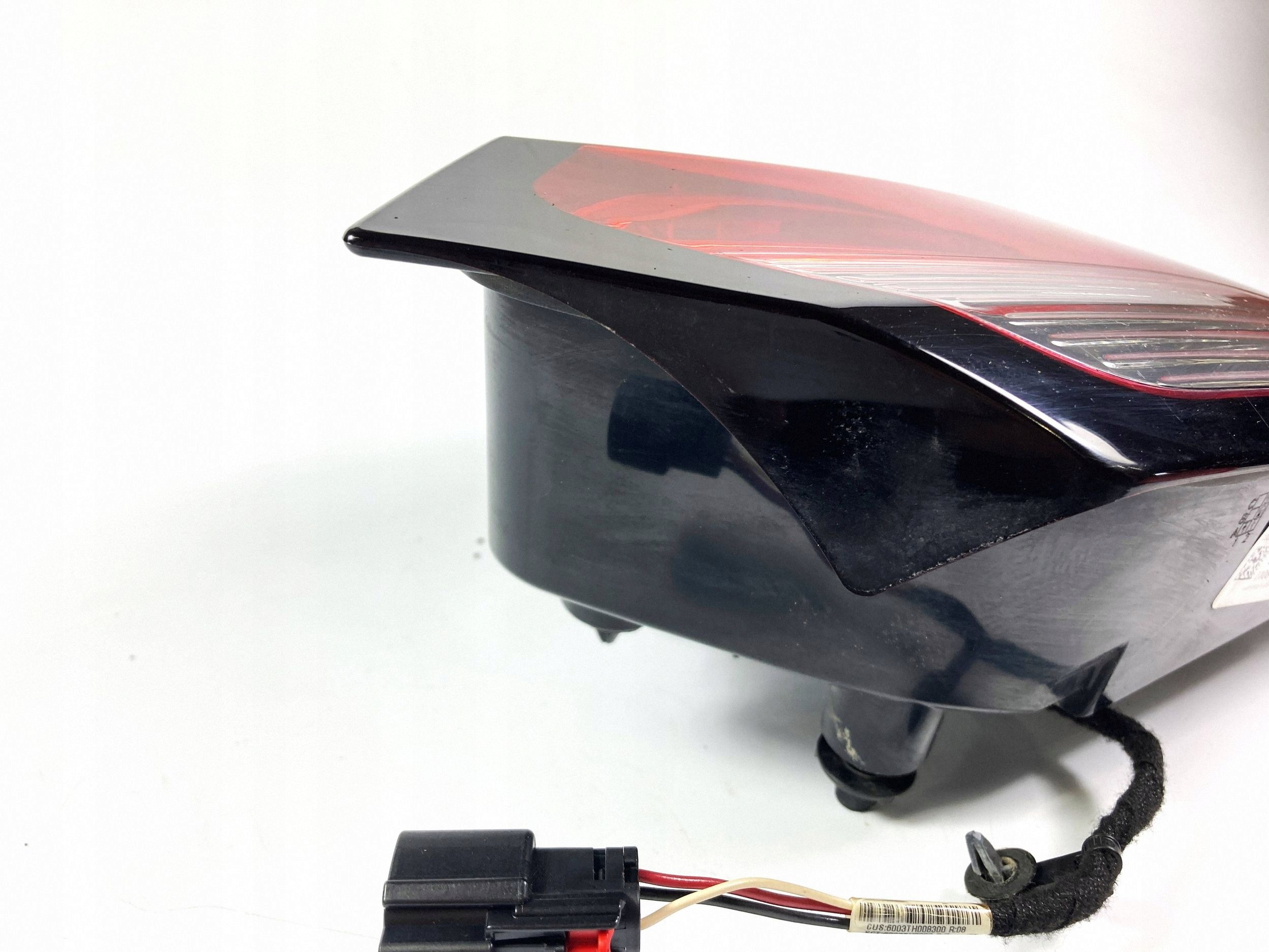 Chrysler Pacifica hybryda 2017-20 light rear right rear part