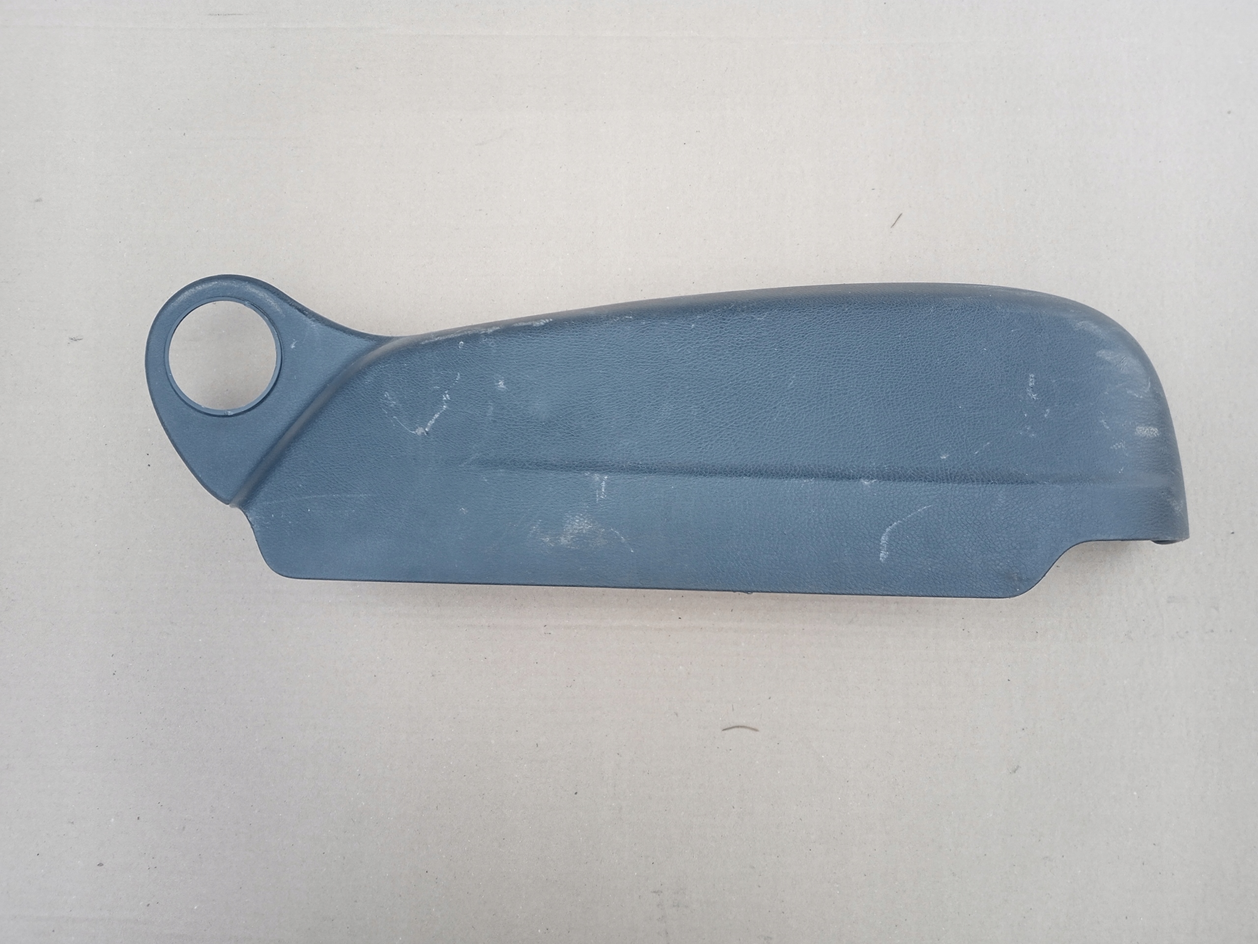 корпус кресло правый передний vw PASSAT B6 3C0881318