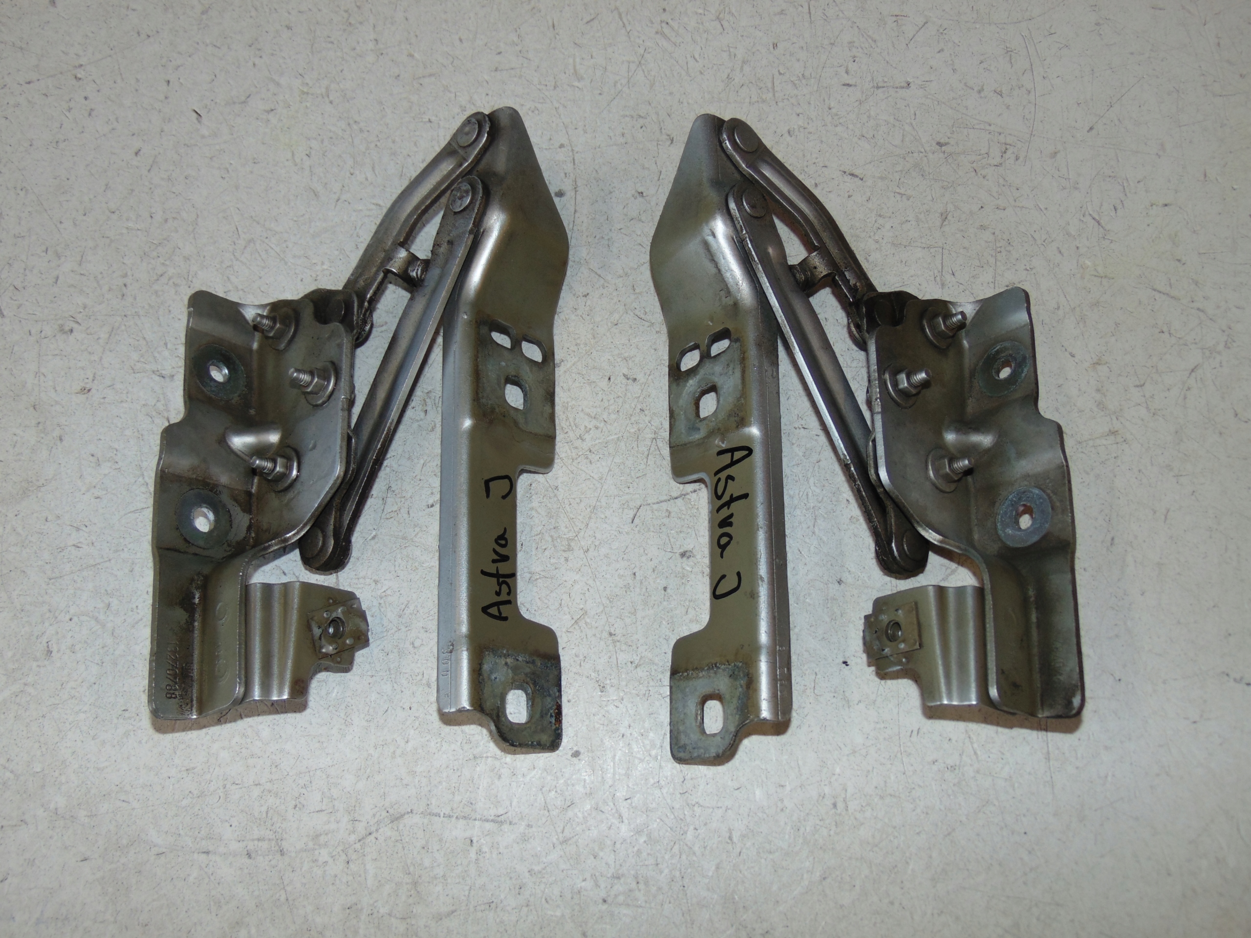 13270788 13270787 - петли капота передние OPEL ASTRA J