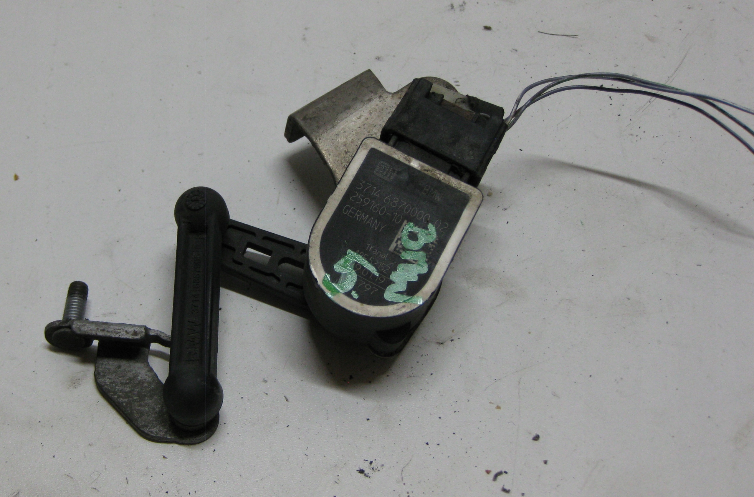 BMW 5 G30 3.0D 19R Sensor POZIOMOWANIA lichte 6870000