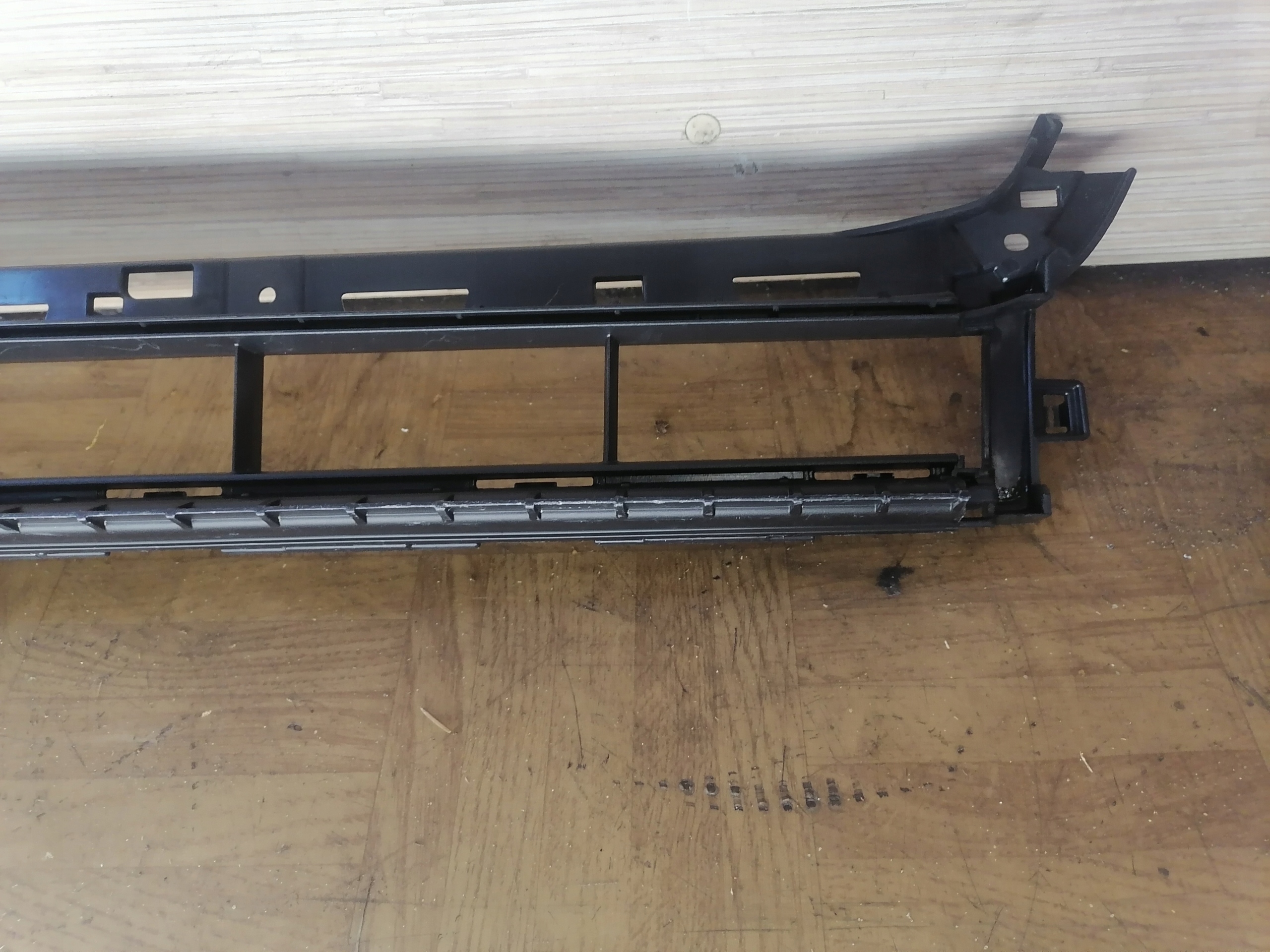 rešetka srednja AUDI A6 C8 4K 4K0807683A