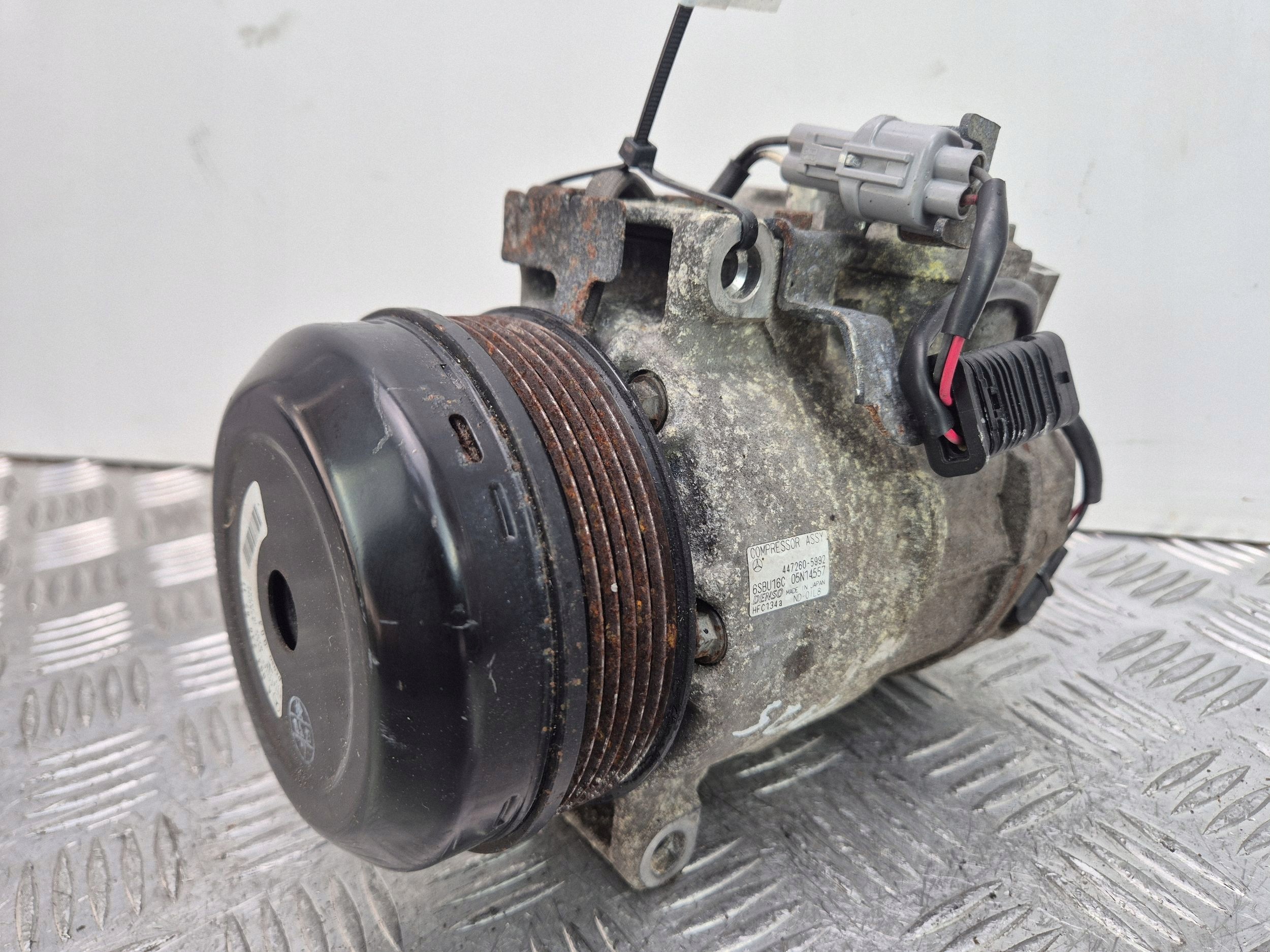 Mercedes C220 CDI W204 2.2 air conditioning compressor A0032308711