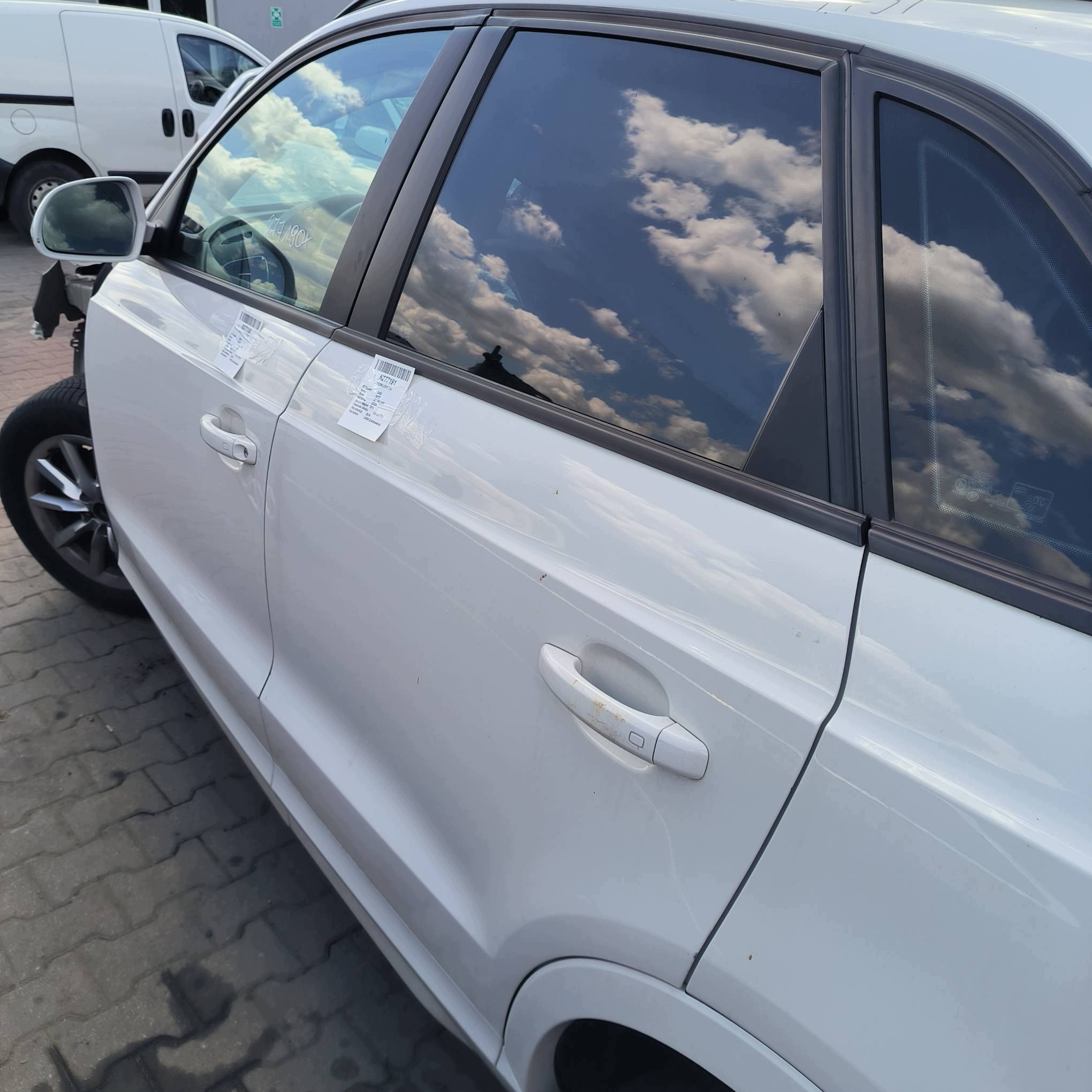 Tür links heck LB9A AUDI Q3 und 8U LIFT