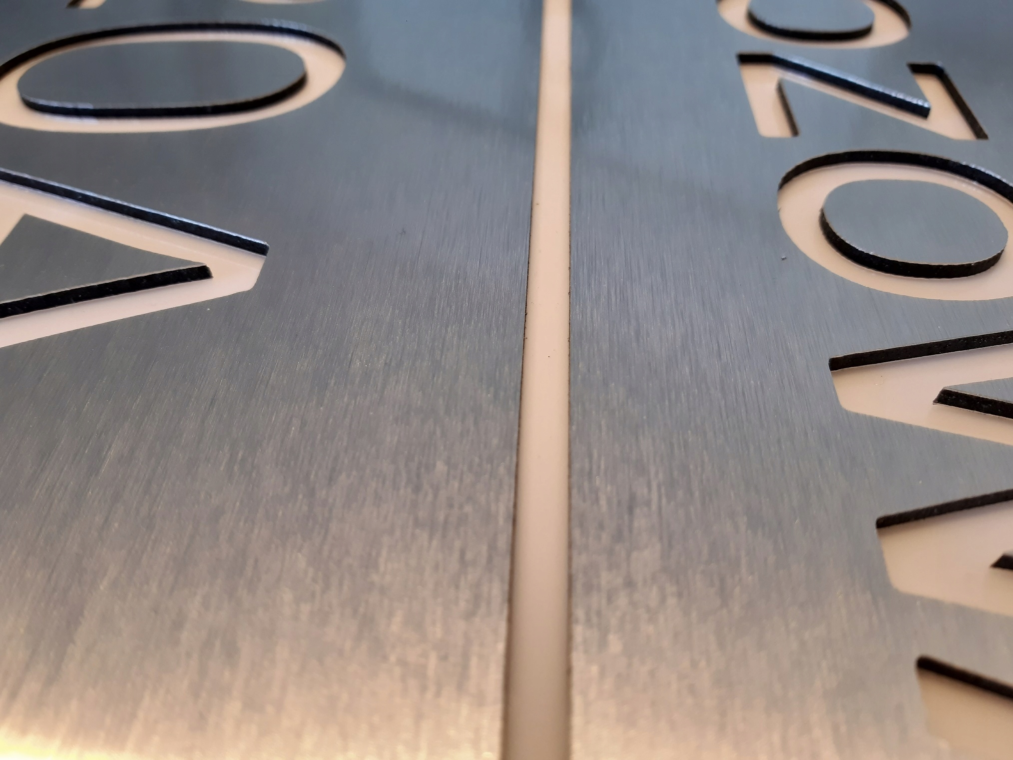 Numer domu LED z czujnikiem zmierzchu Długość 35 cm