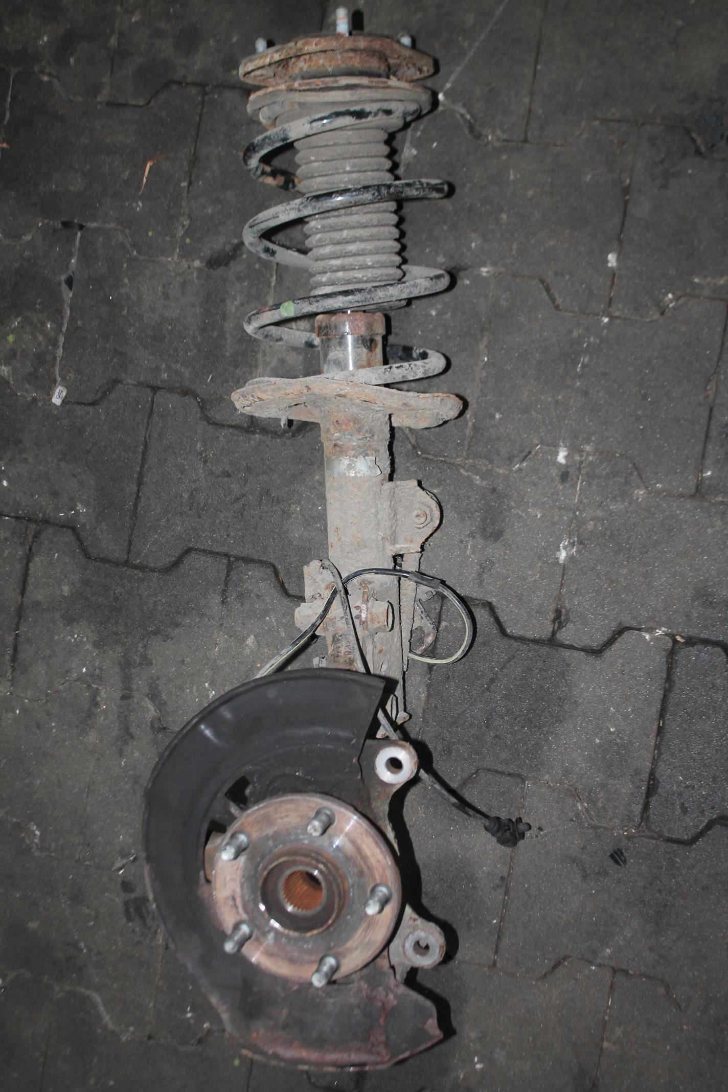 McPherson swing right front TOYOTA AURIS 2.0D