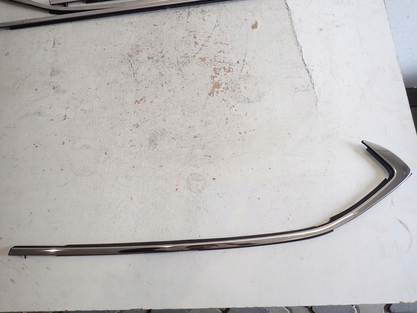 moulding dust front rear part left right MAZDA 3 BP 2019- HB