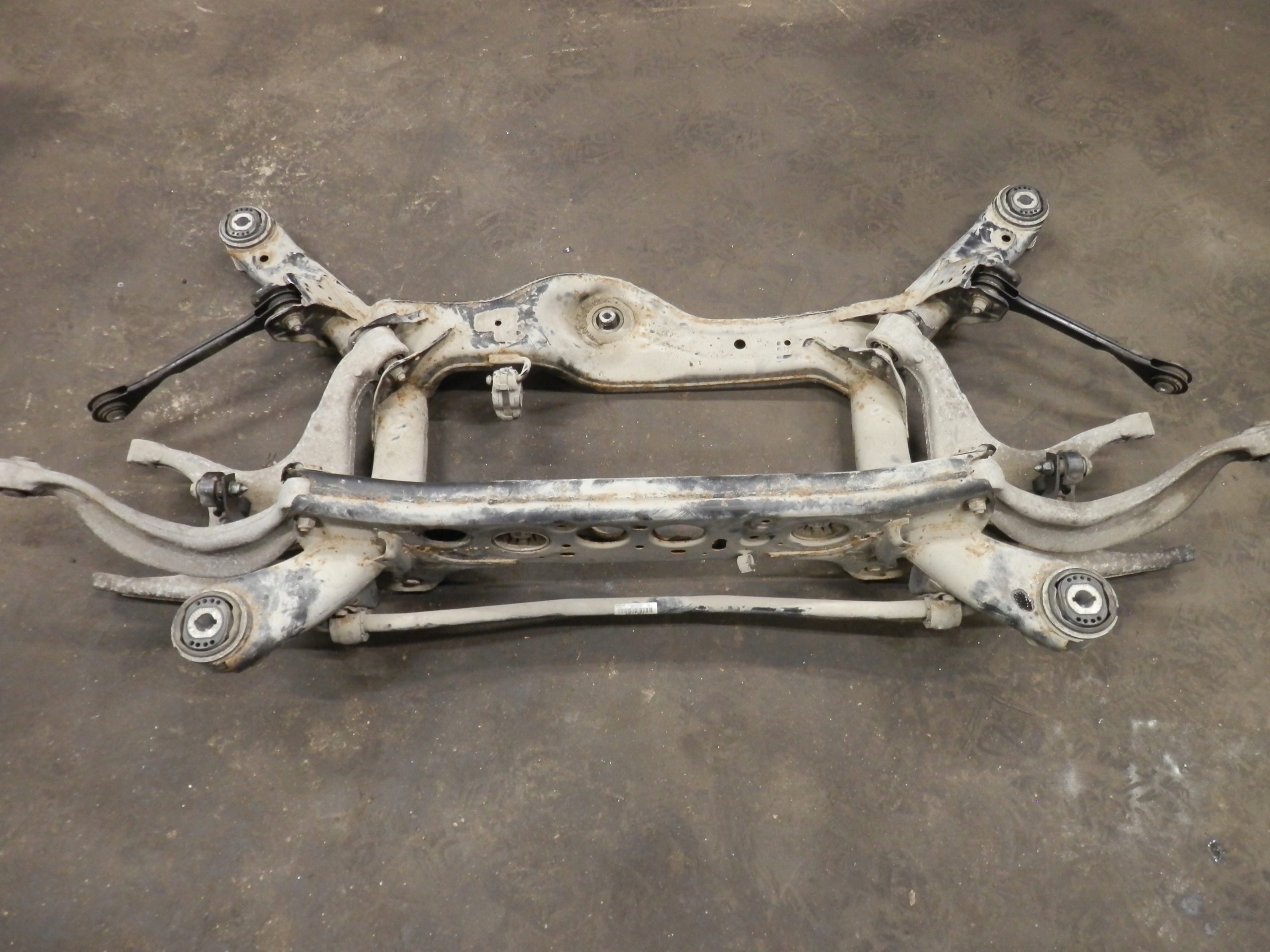 AUDI A8 S8 D4 BELKA ZAWIESZENIA TYLNA TYŁ SANKI