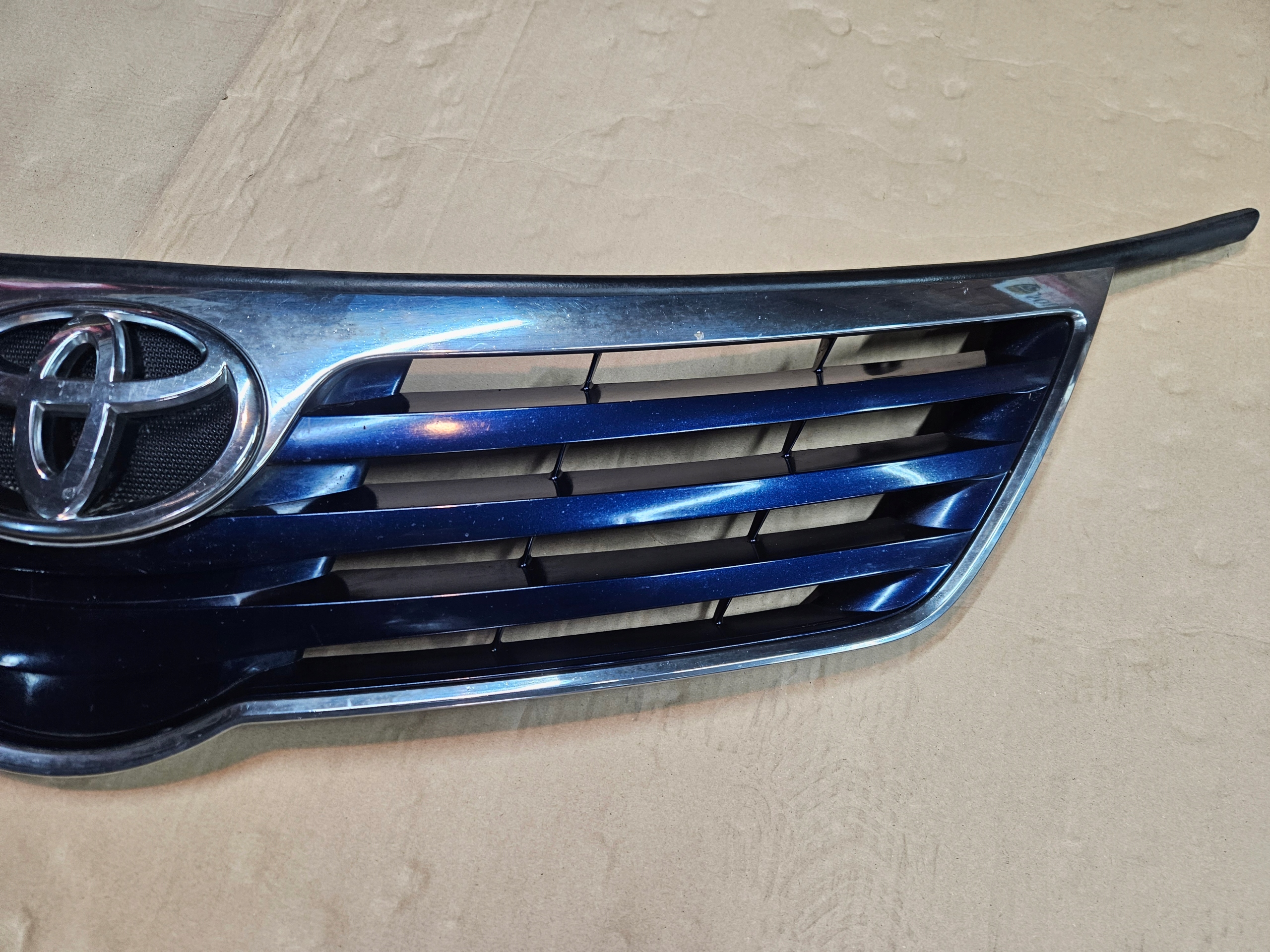 Toyota Avensis T27 Kühlergrill FRONTGRILL Kühlergitter 53100051102 - Thumbnail 3