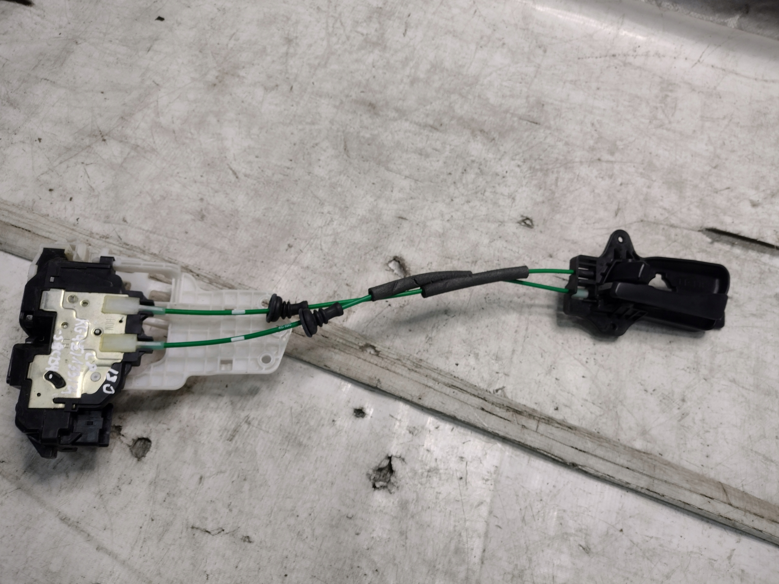 lock door left front Hyundai i30 HB 81310-2L020