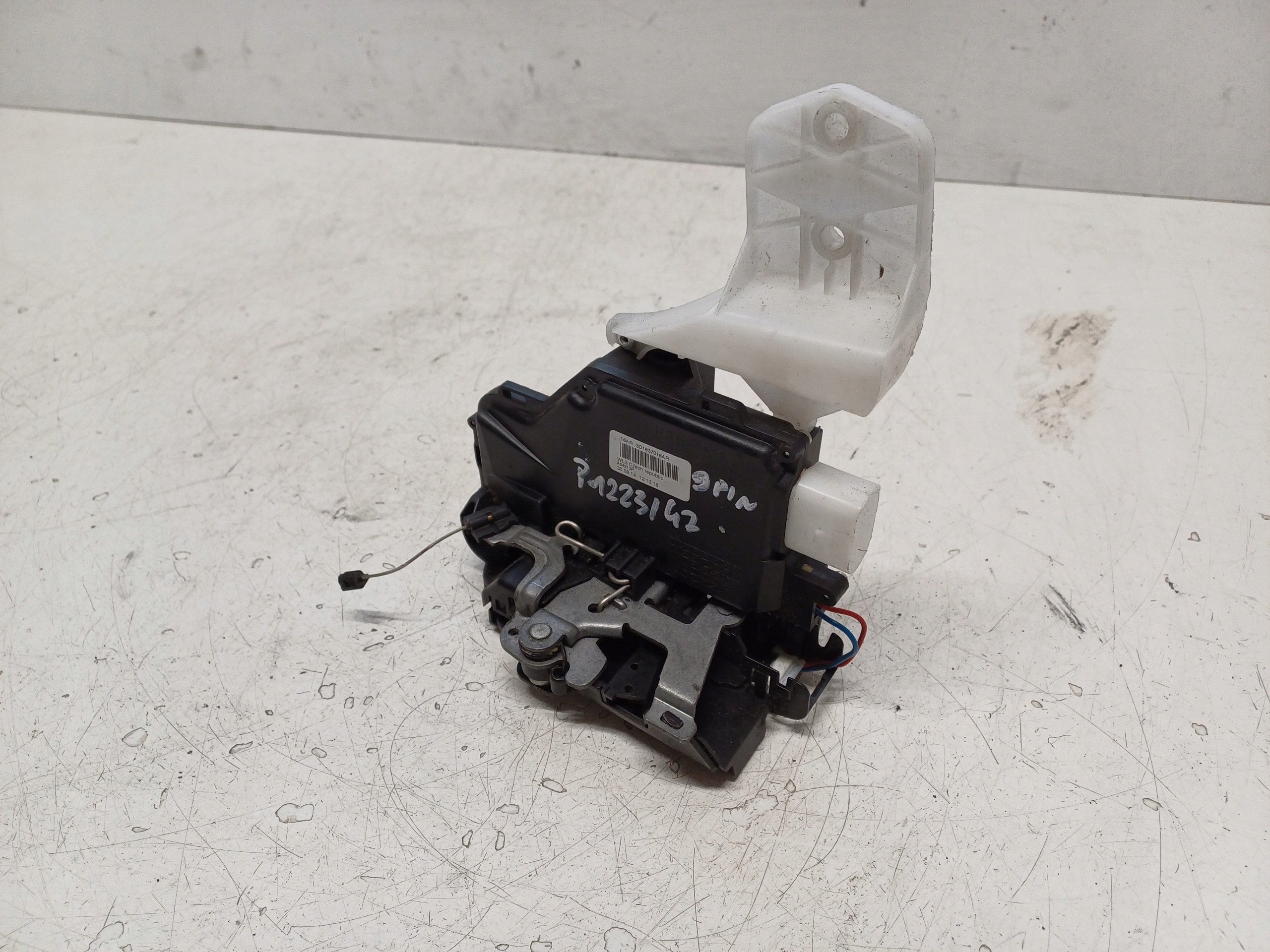 VW AUDI SEAT ZAMEK PRAWY PRZÓD 9PIN 3D1837016A