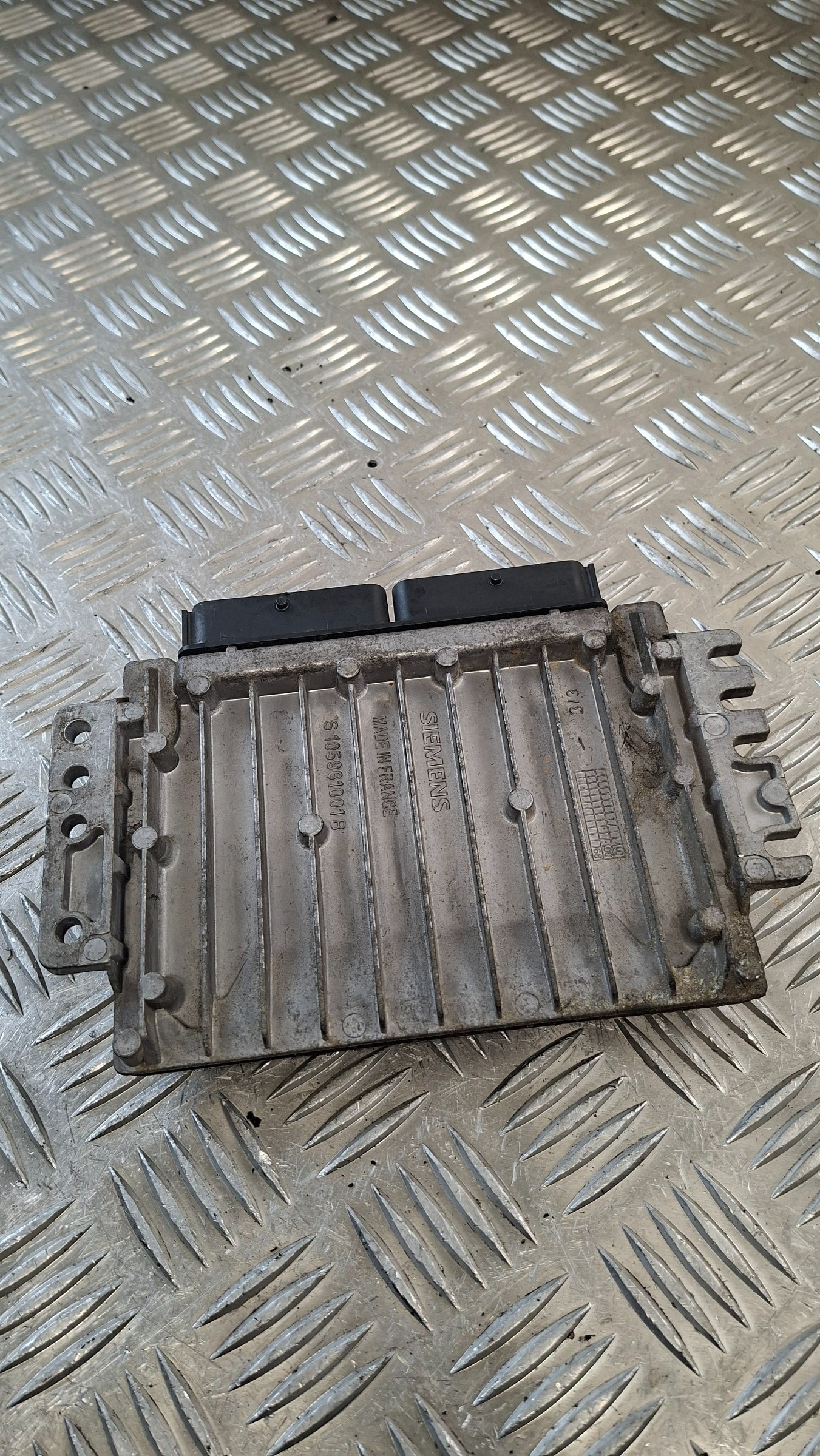unité de commande électronique uce moteur RENAULT SCENIC et 2.0