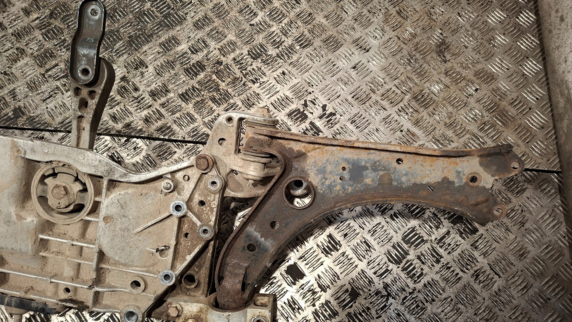 axle beam front VW CADDY III 1.9TDI