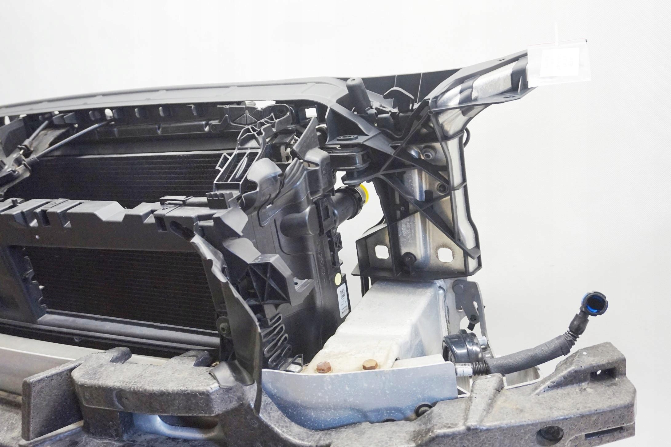 PAS PRZEDNI CHŁODNICE 2.0 TFSI AUDI A4 B9 8W 2017R Typ samochodu Samochody osobowe