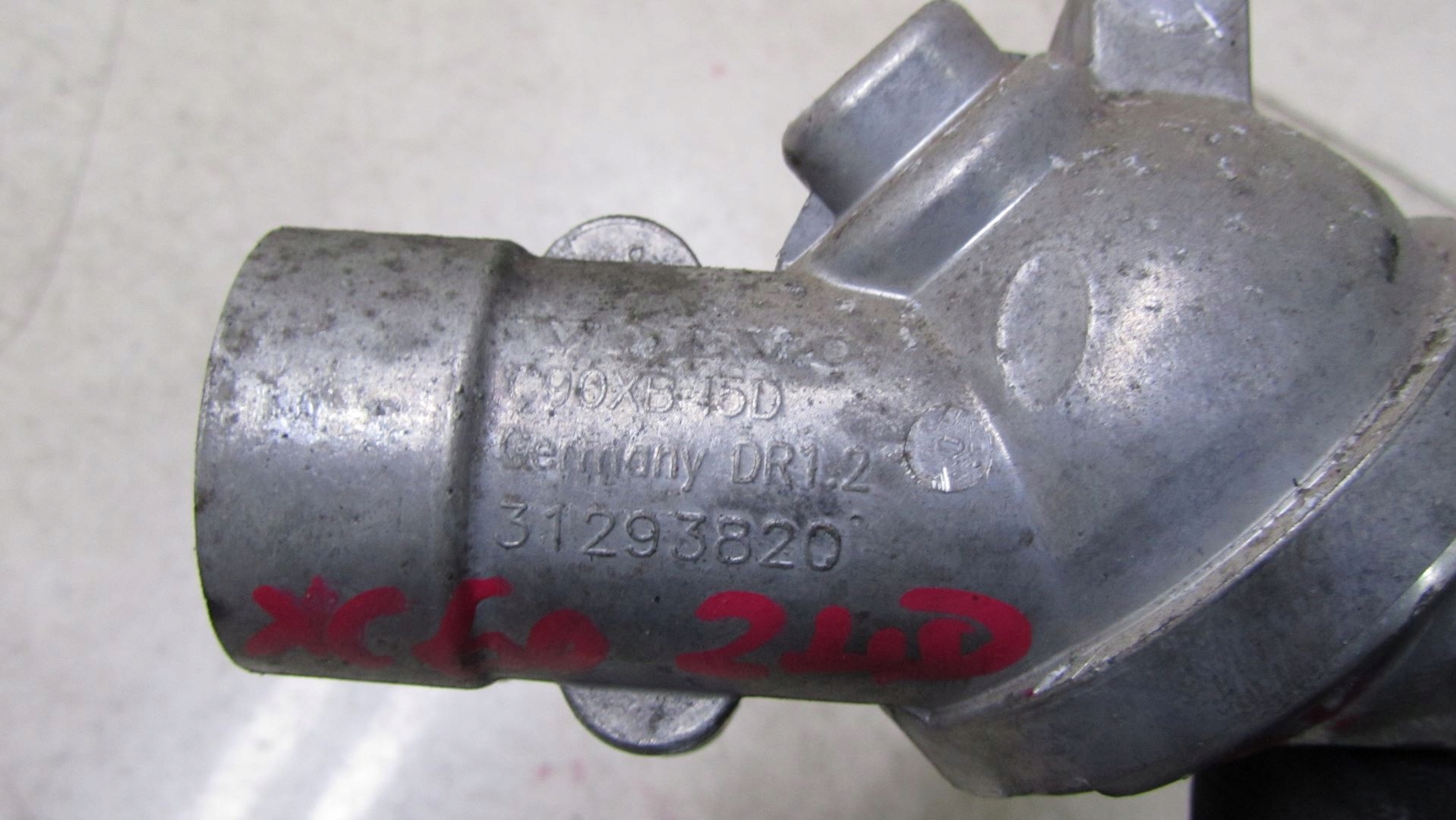 VOLVO XC60 2.4 OBUDOWA TERMOSTATU 31293820 08-13 Producent części Volvo OE