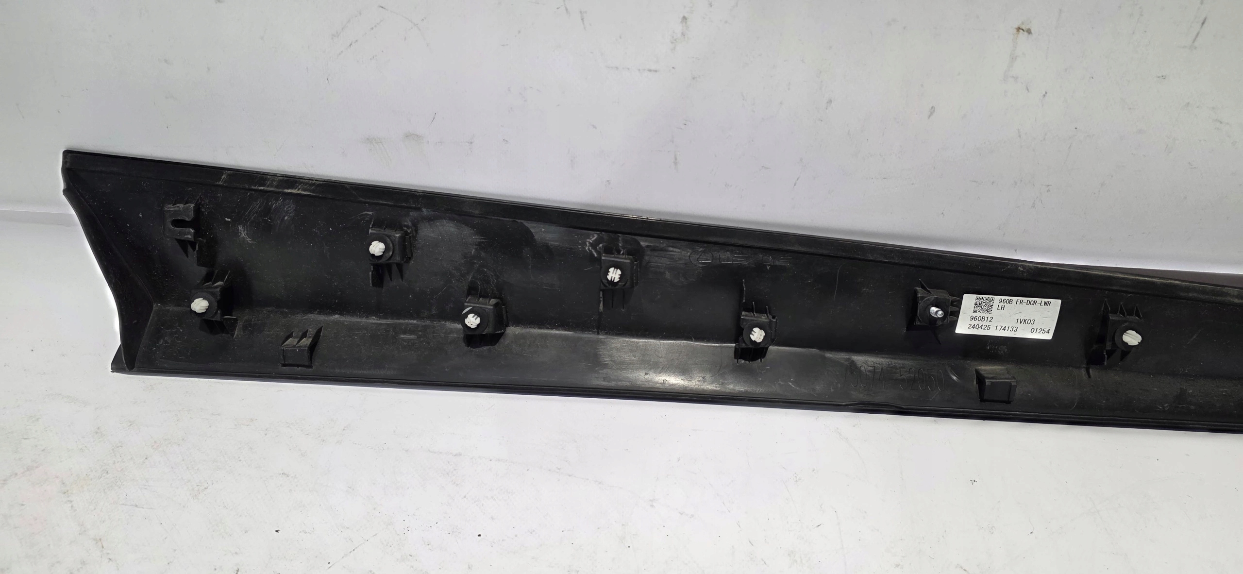 moulding door left front LEXUS LBX 23- original 75074-52050