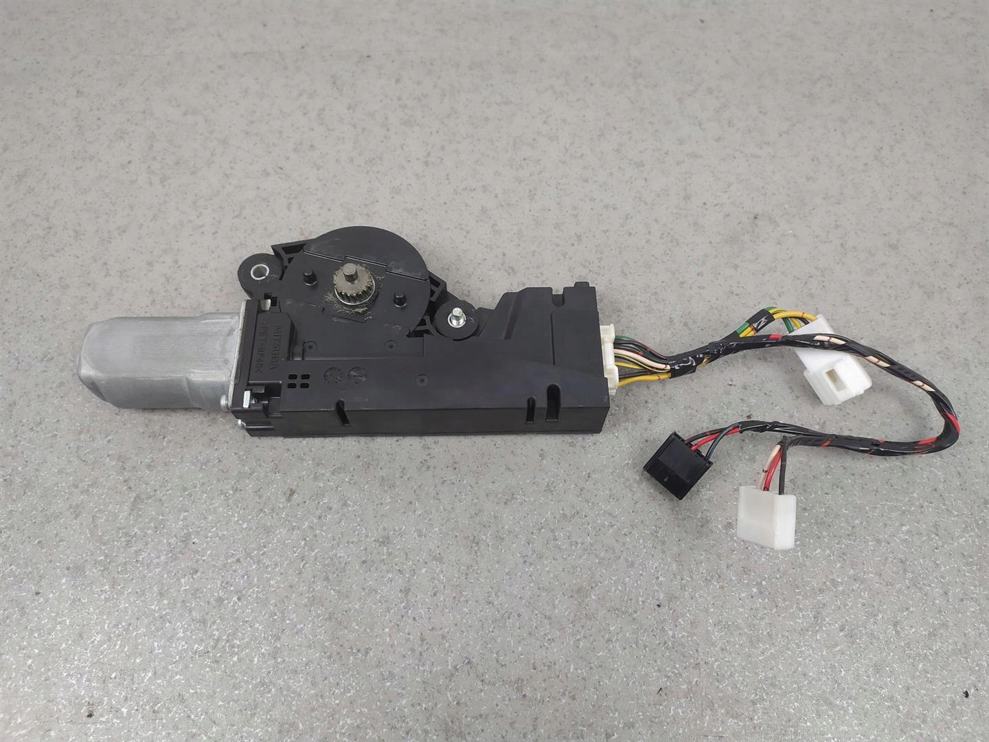 SILNICZEK SZYBERDACHU SUBARU LEGACY V