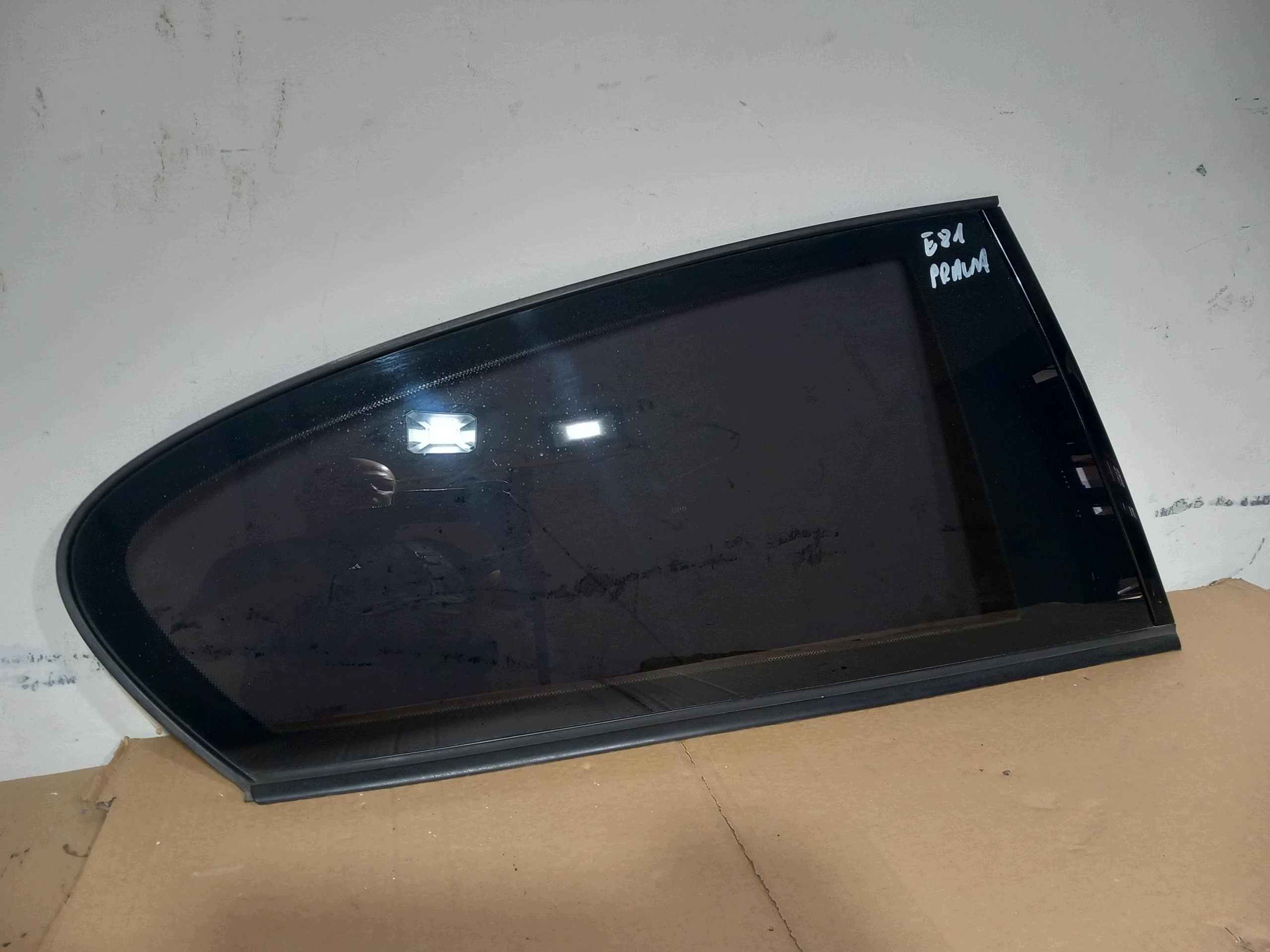 window bodywork side right rear part BMW SERIA 1 E81