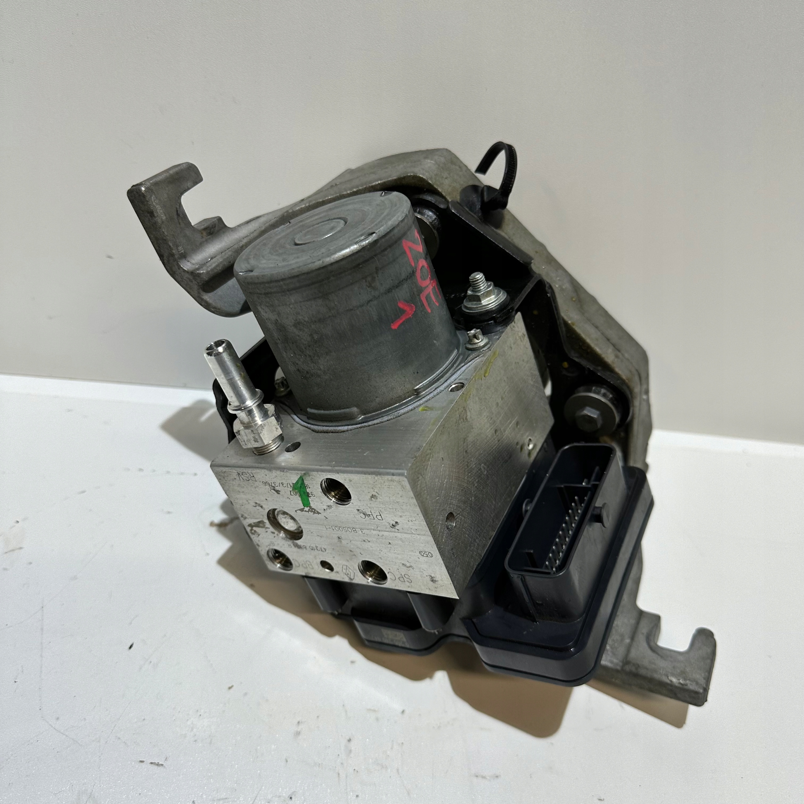 RENAULT ZOE SERVOFRENO ABS 472108051R