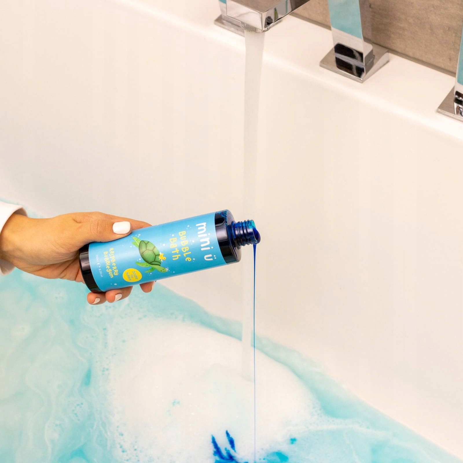 MINI U BĄBELKOWY PŁYN DO KĄPIELI BARWIĄCY WODĘ 0+ Opakowanie butelka