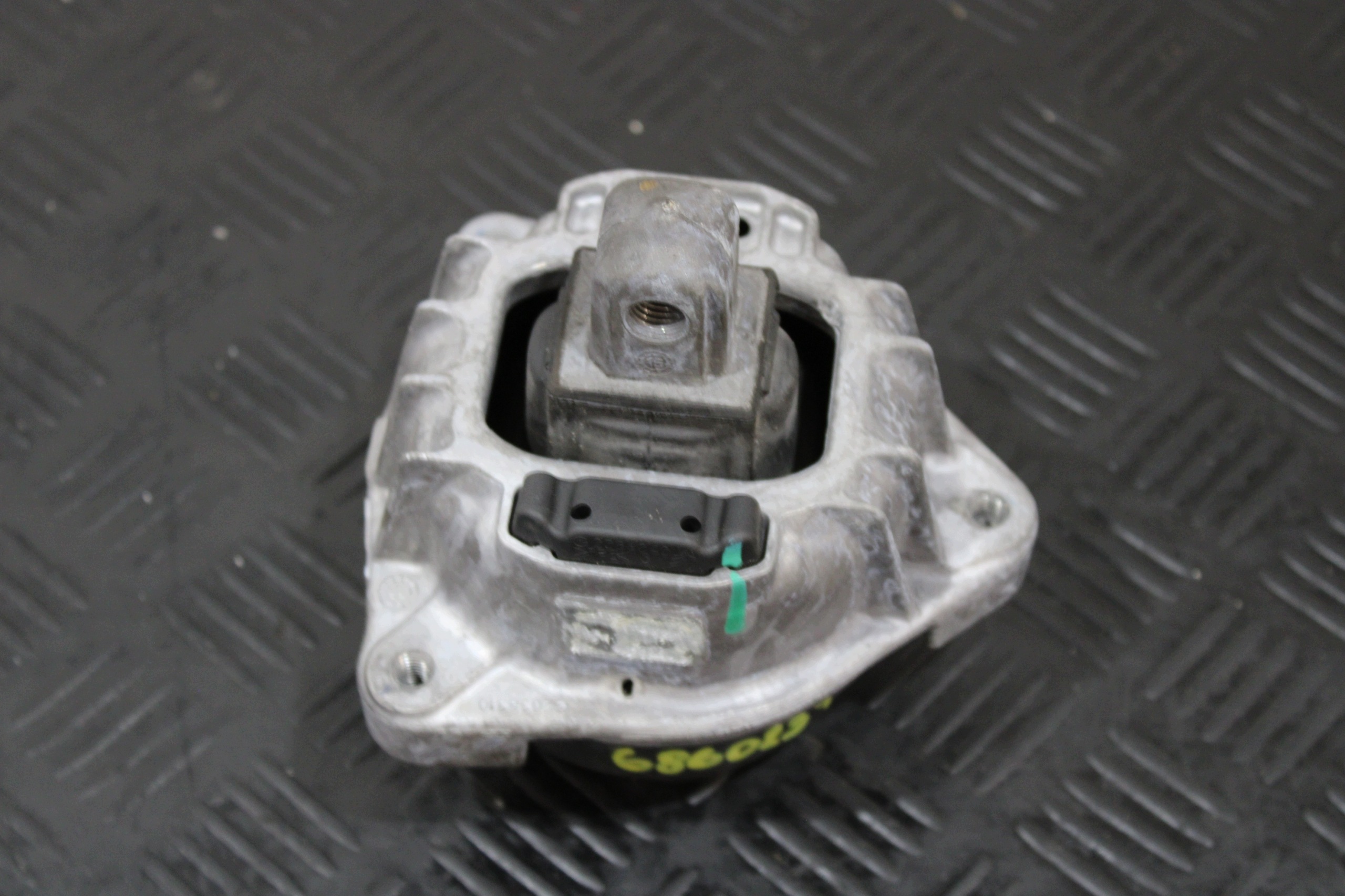 holder engine mount right 6860234 BMW 6 GRAN COUPE F06 m-packet