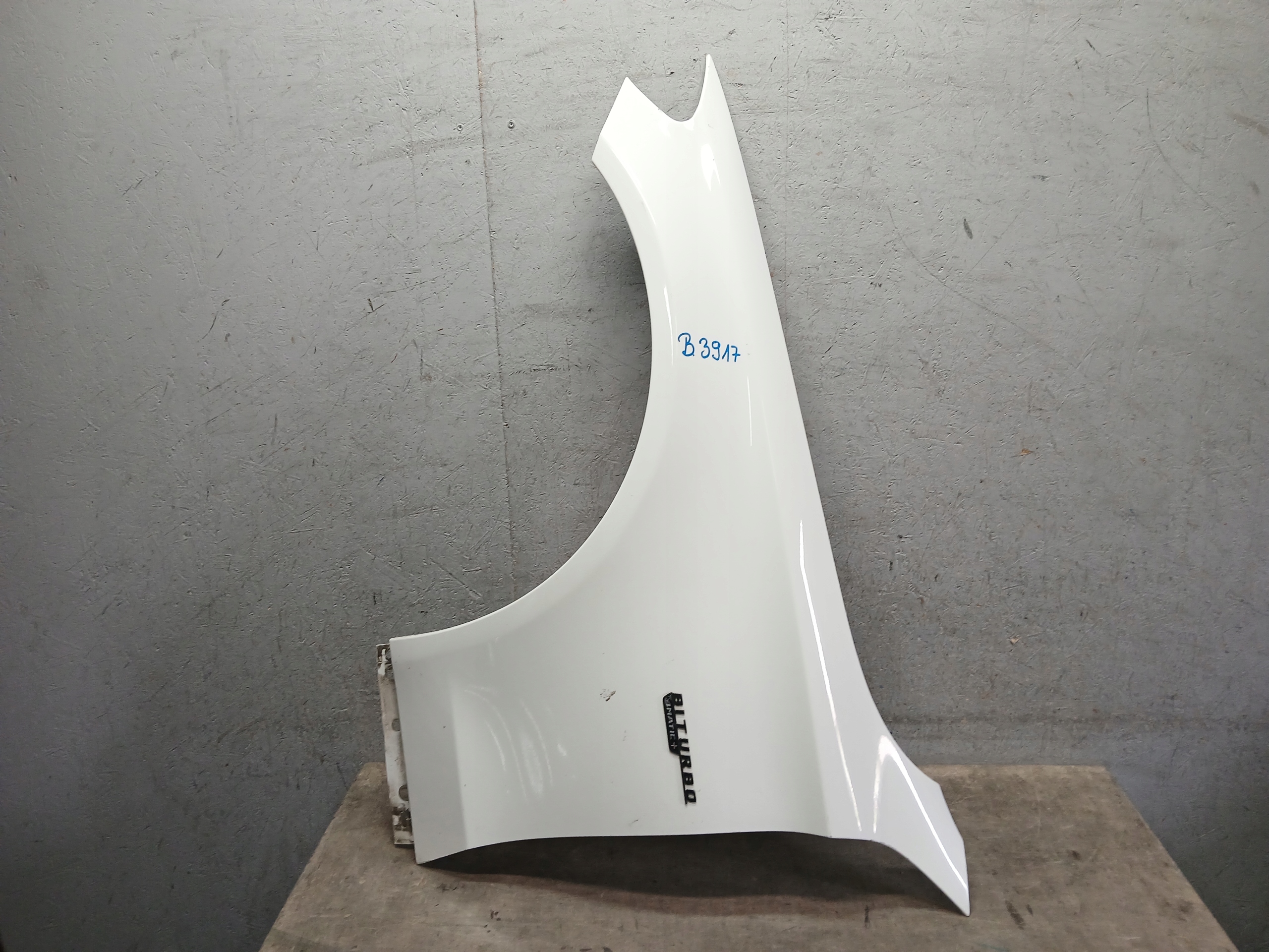 fender front left MERCEDES C KLASA W205 A205