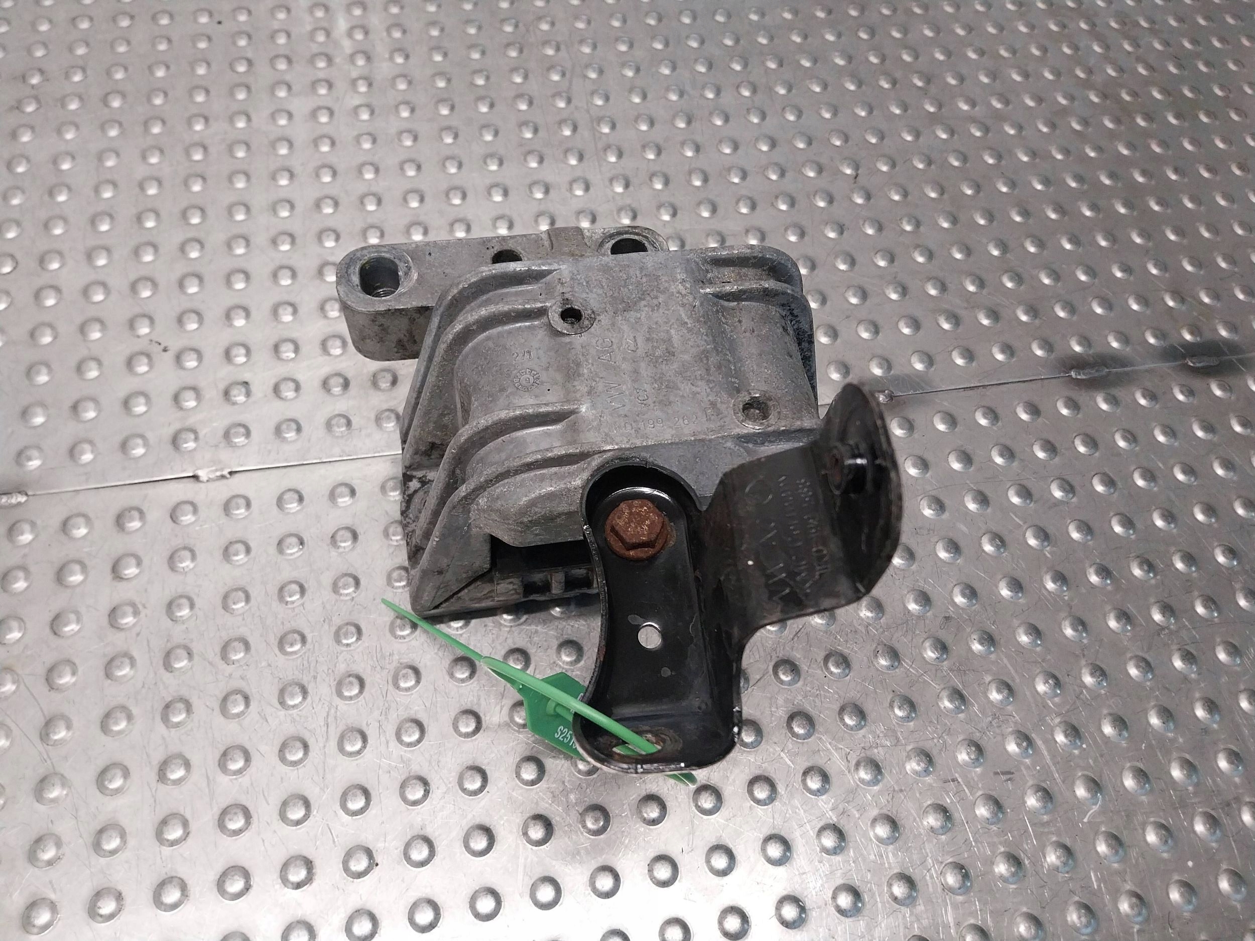 holder engine mount 1K0199262P LEON II GOLF V AUDI A3 PASSAT B6 2.0 TDI