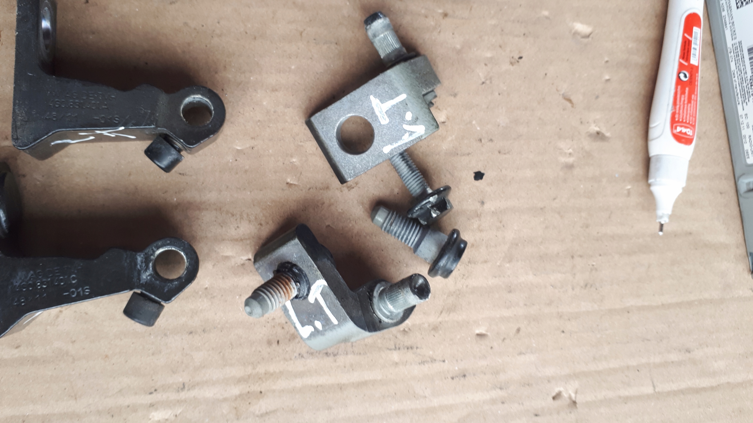 A6 C7 4G hinge hinges door left rear part rear. LX7U