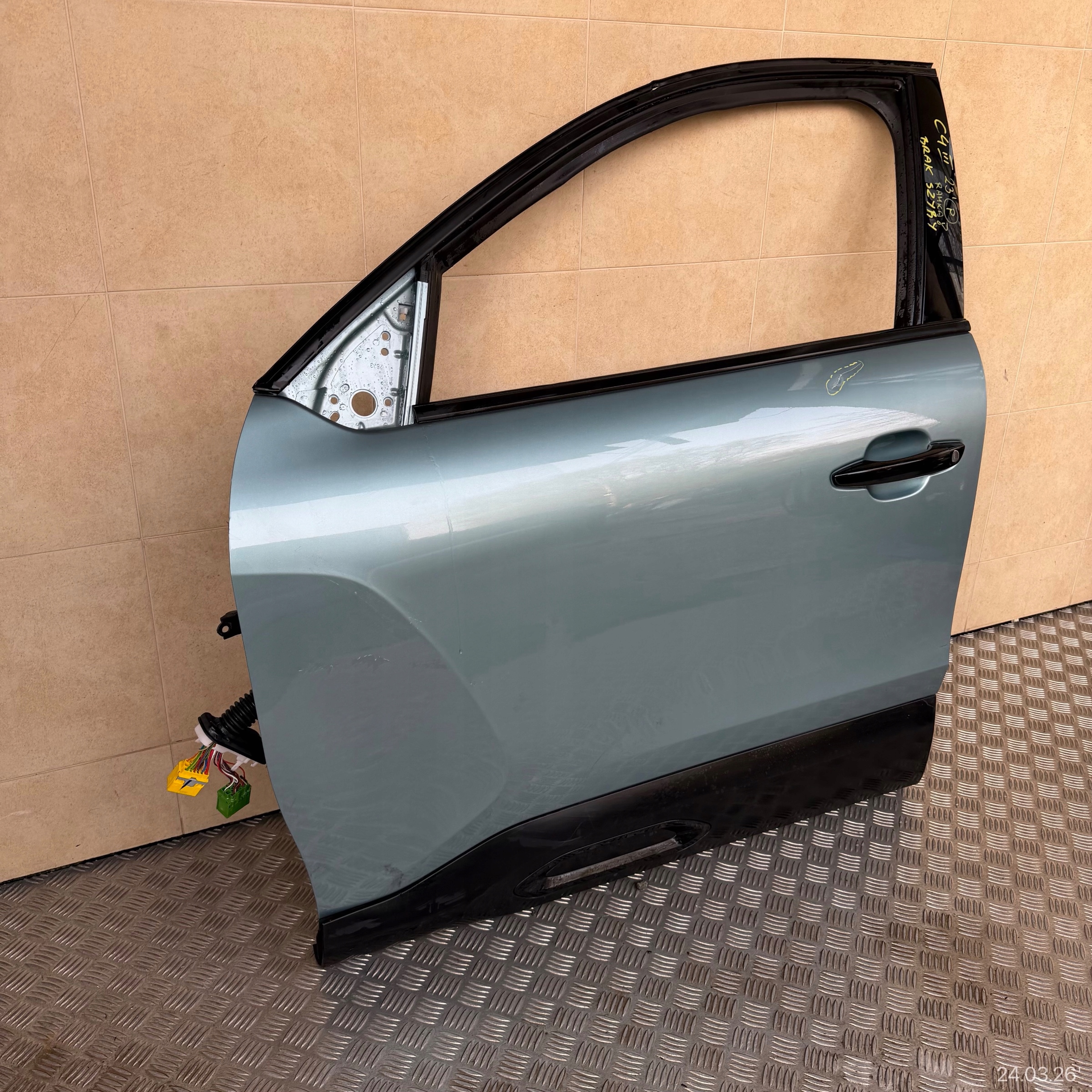 door complete front left CITROEN C4 III 2023 ROK does not have windows