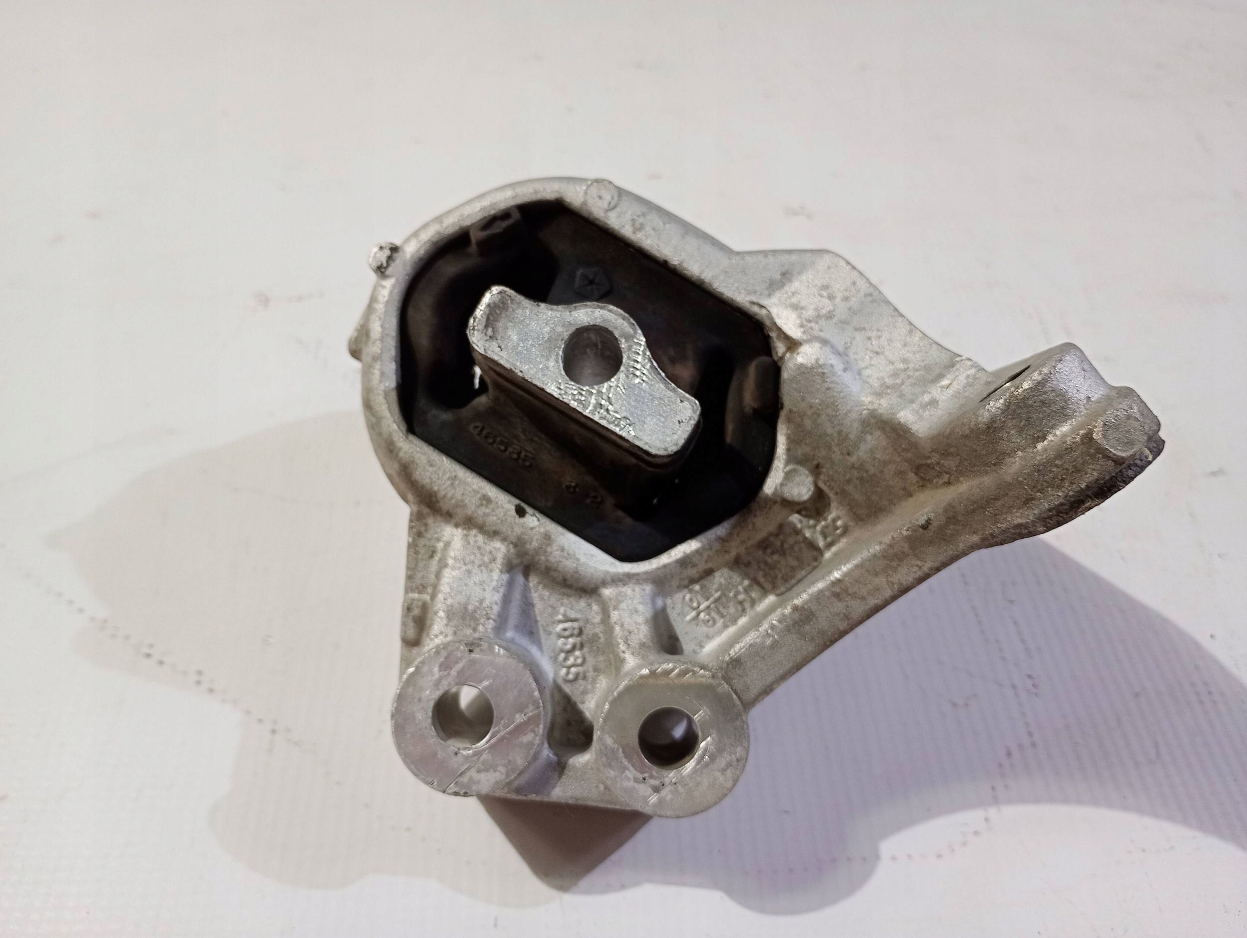 holder holder bracket engine mount left Dodge Ram 5.7 2019