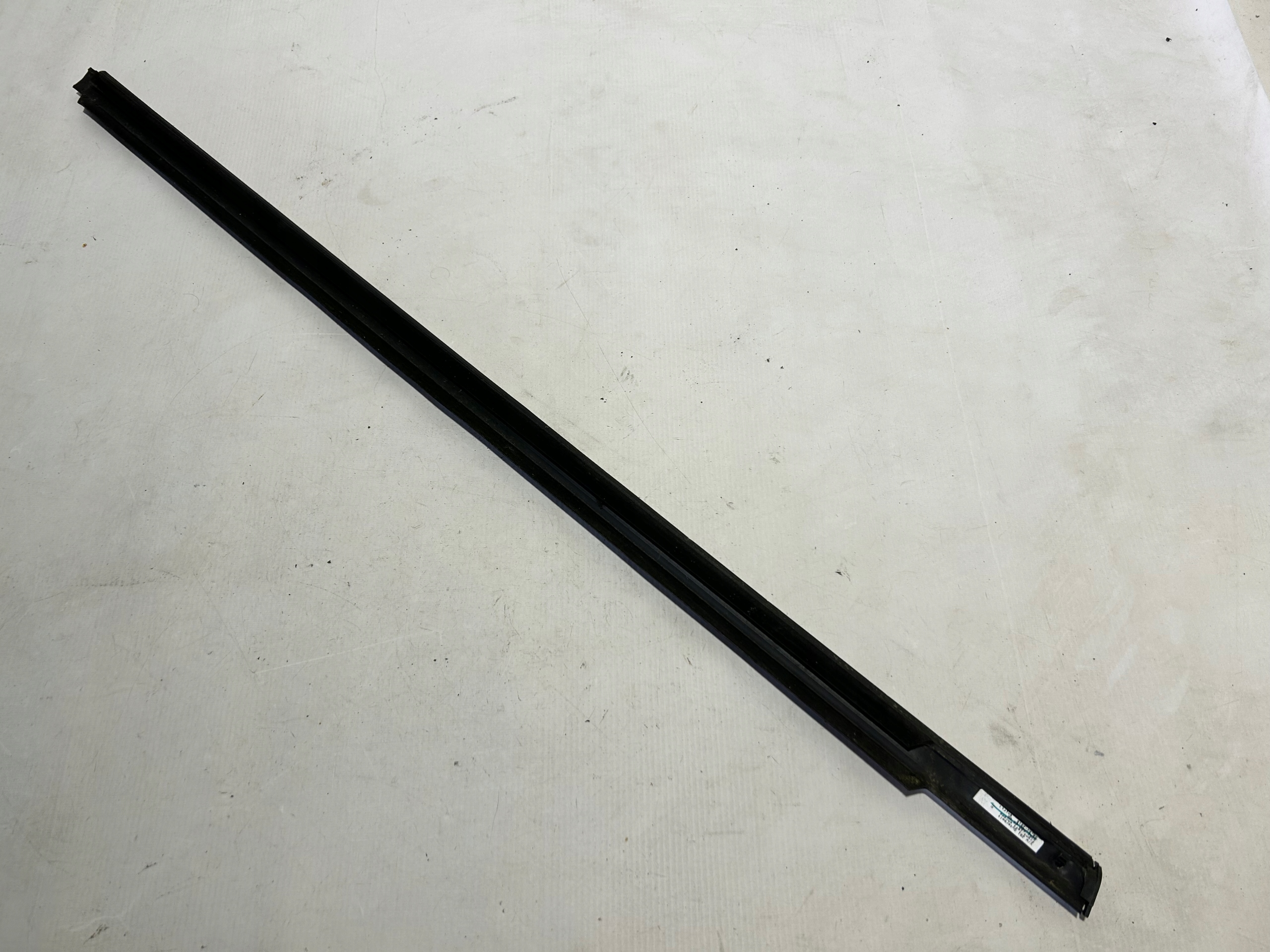 moulding door left front dust CHROM MERCEDES W251