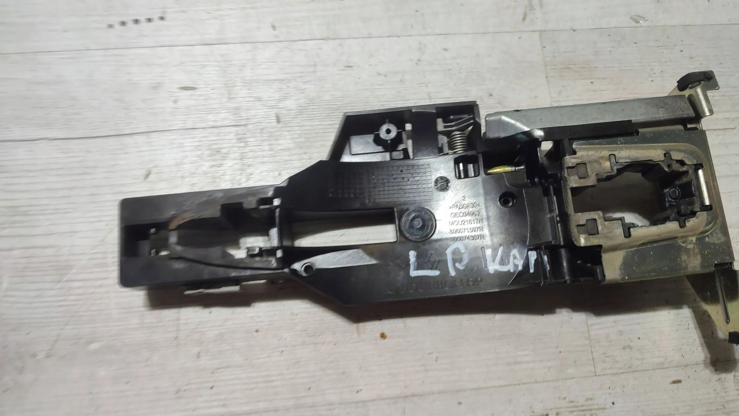 Renault Kadjar 17r 1.5dci front side left holder handles zewnetrznej