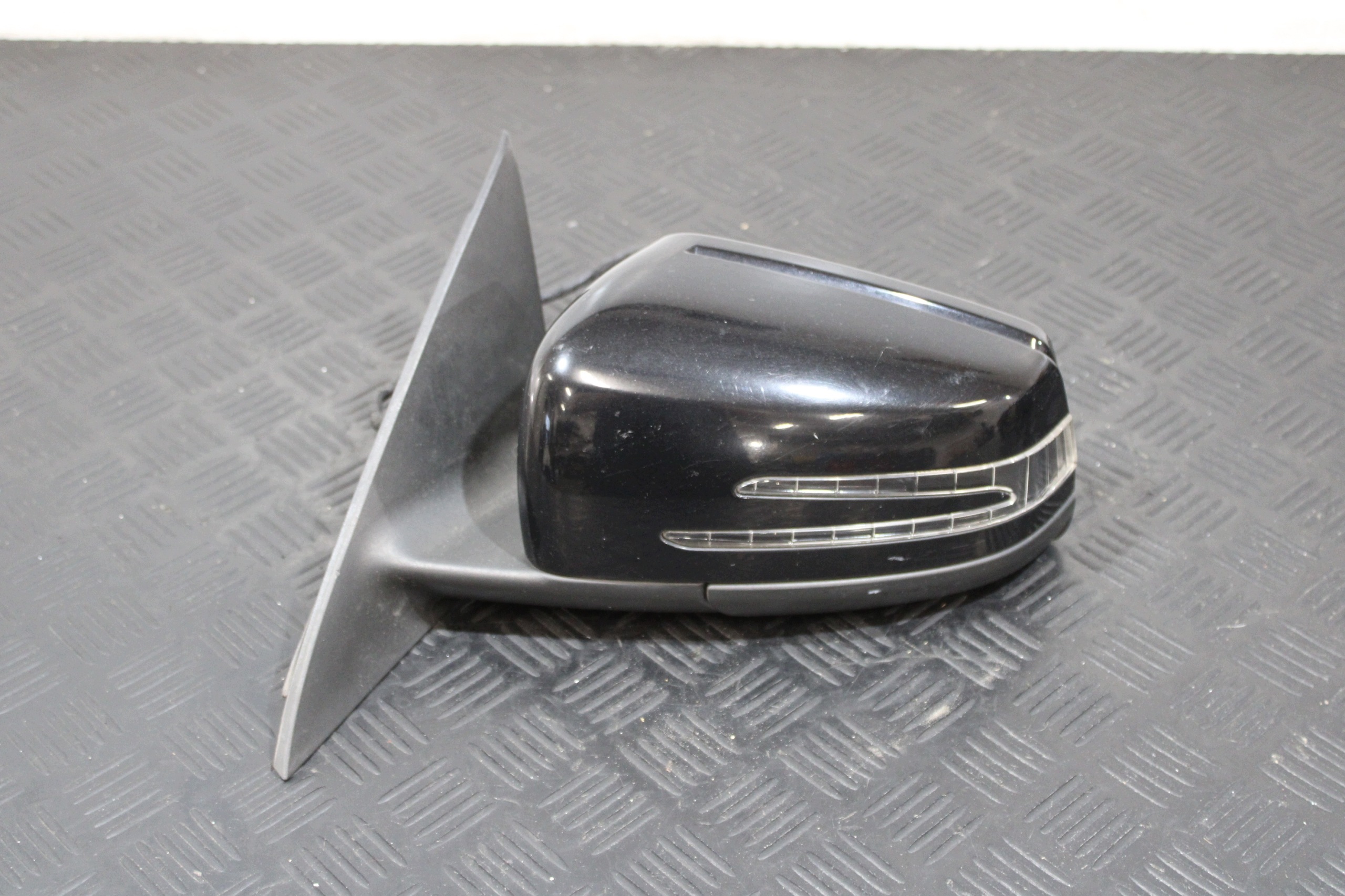 mirror exterior left 13 vertical MERCEDES CLA W117 2,2 CDI