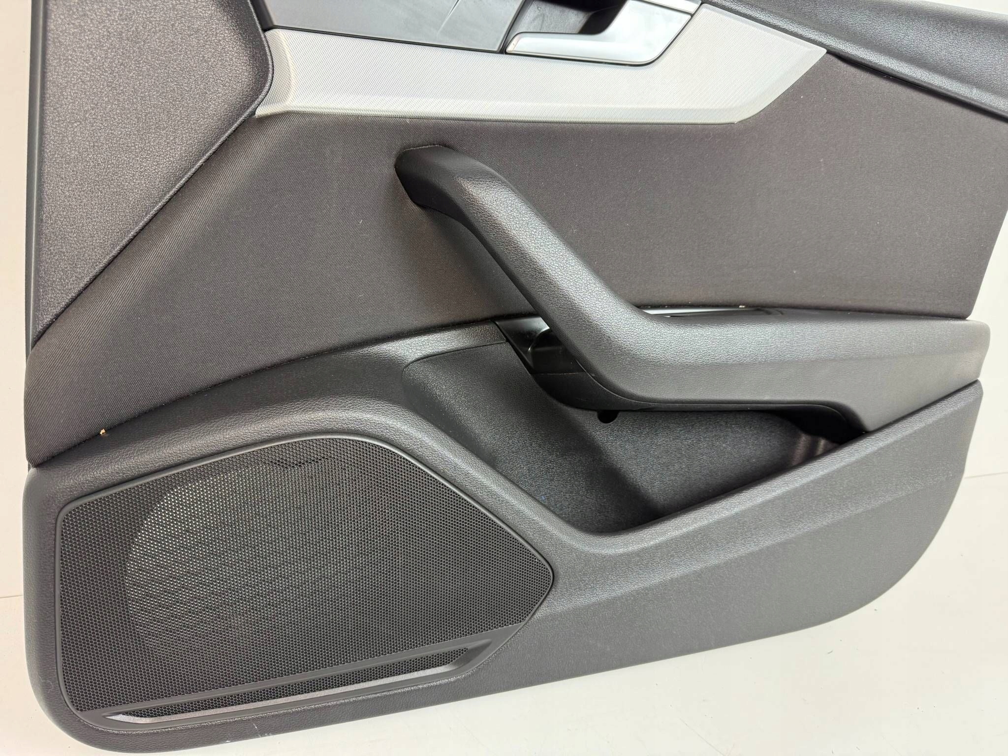 Audi A5 F5 SPORTBACK side door right front material 8W8867118