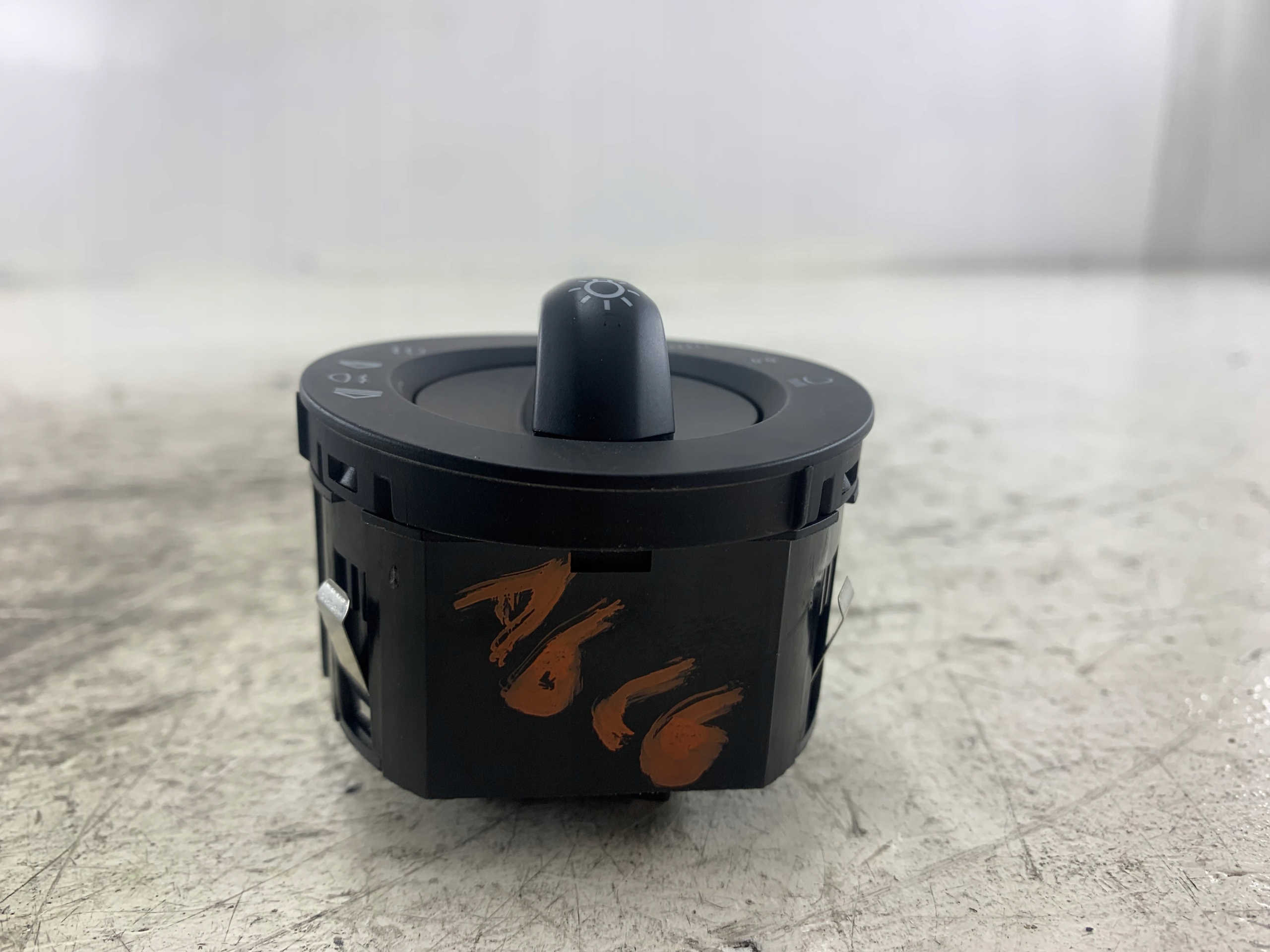 AUDI A6 C6 light switch
