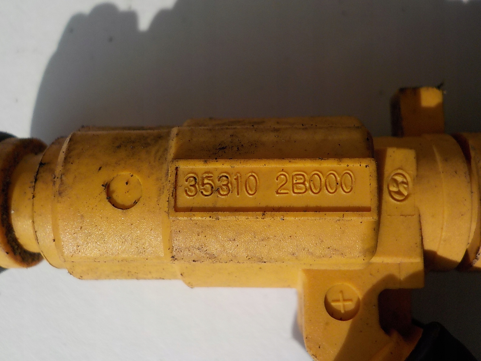 KIA VENGA 1.4 16V B injector 353102B000