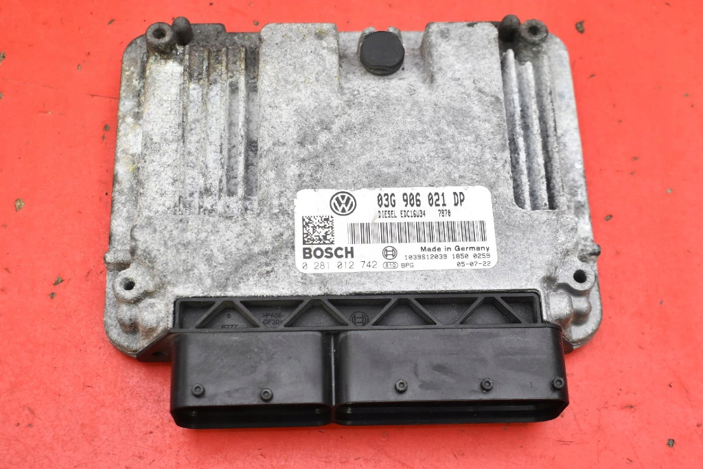 control unit computer of the engine 03G906021DP VW PASSAT B6 1.9 TDI 105 KM 05-10