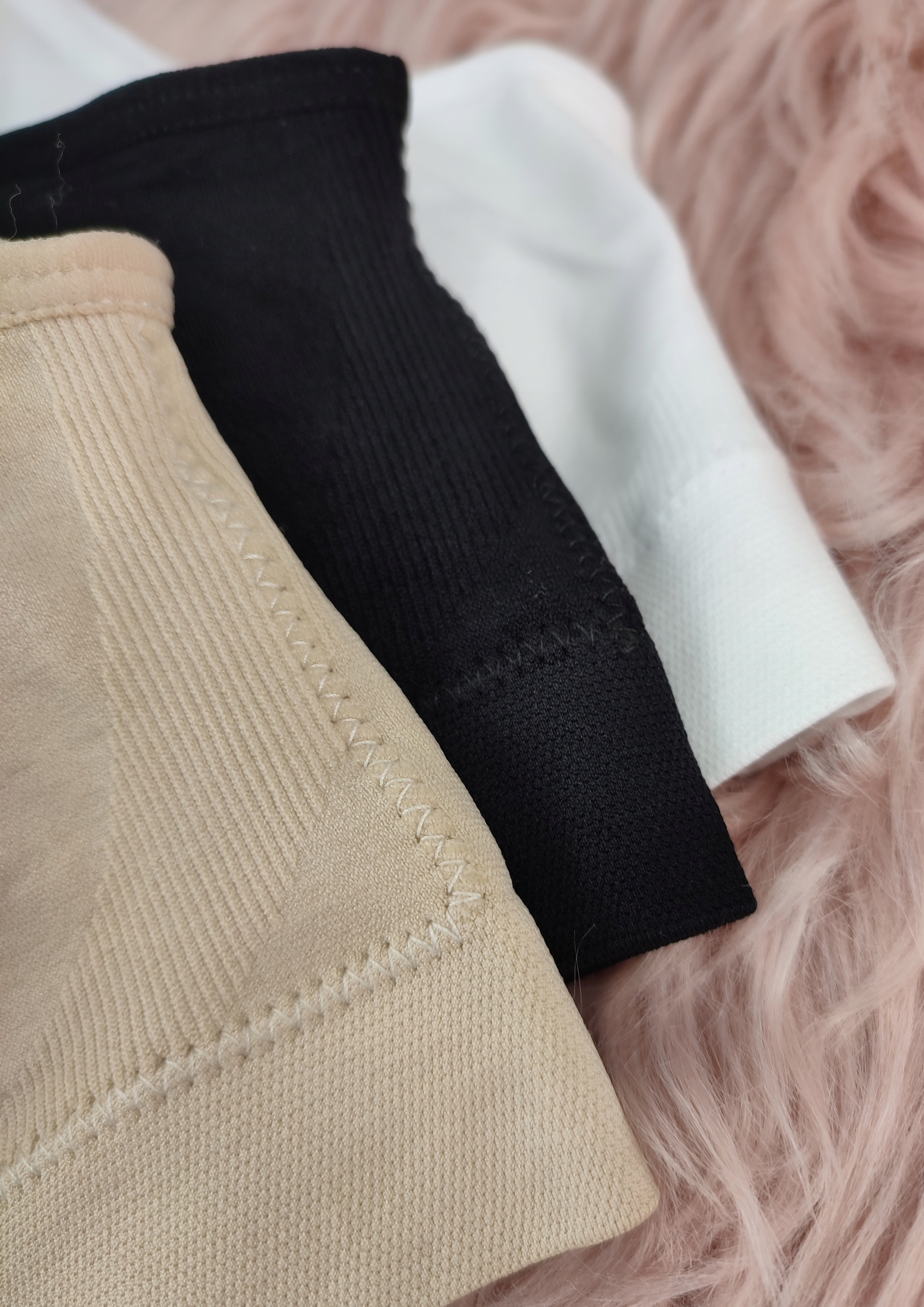 BIUSTONOSZ SPORTOWY TOP DAMSKI STANIK FITNESS BEZ FISZBIN PUSH-UP 2XL Cechy dodatkowe wyjmowane wkładki