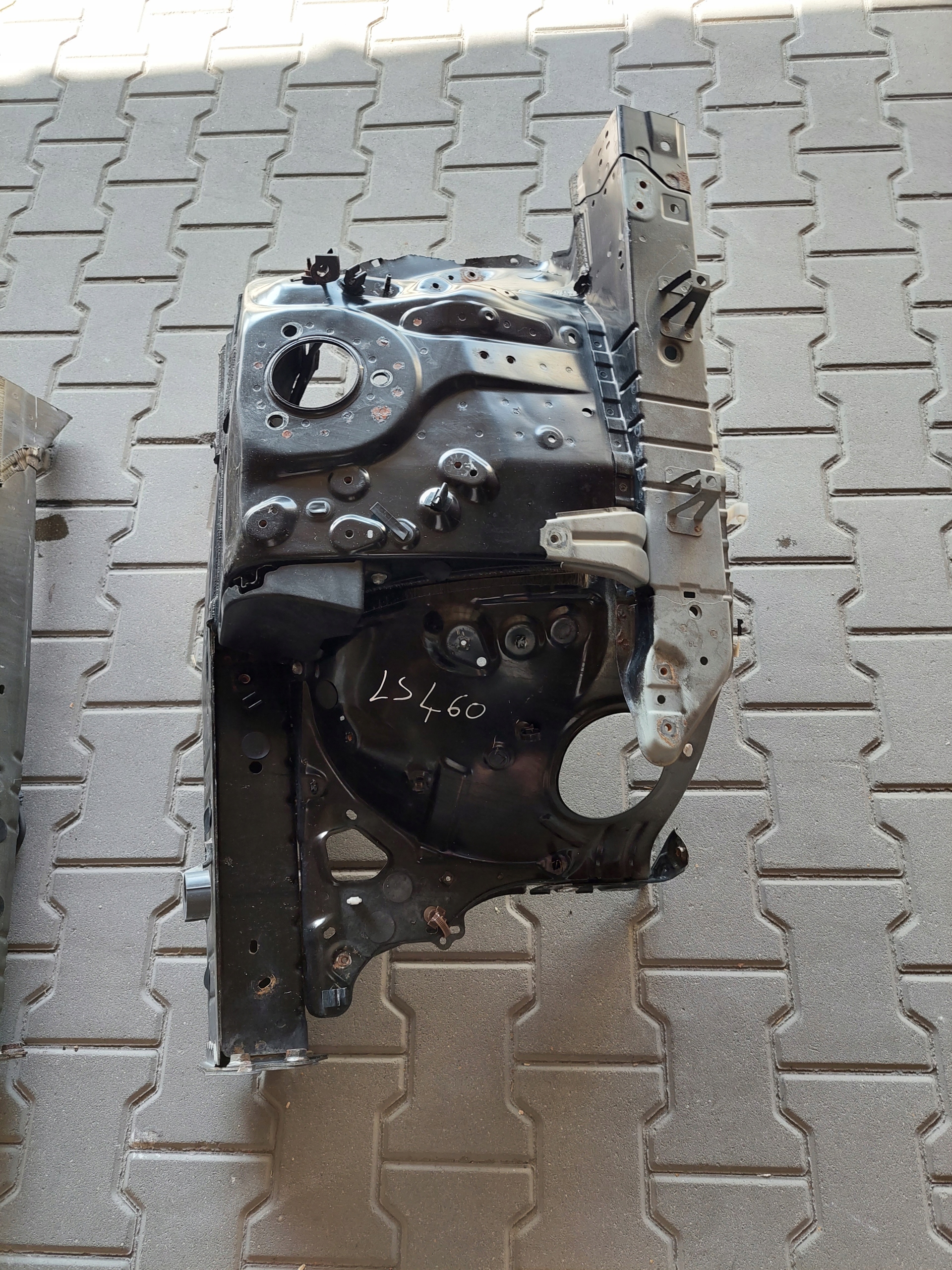 quarter front right left quarter front LEXUS LS 460 LS460 212