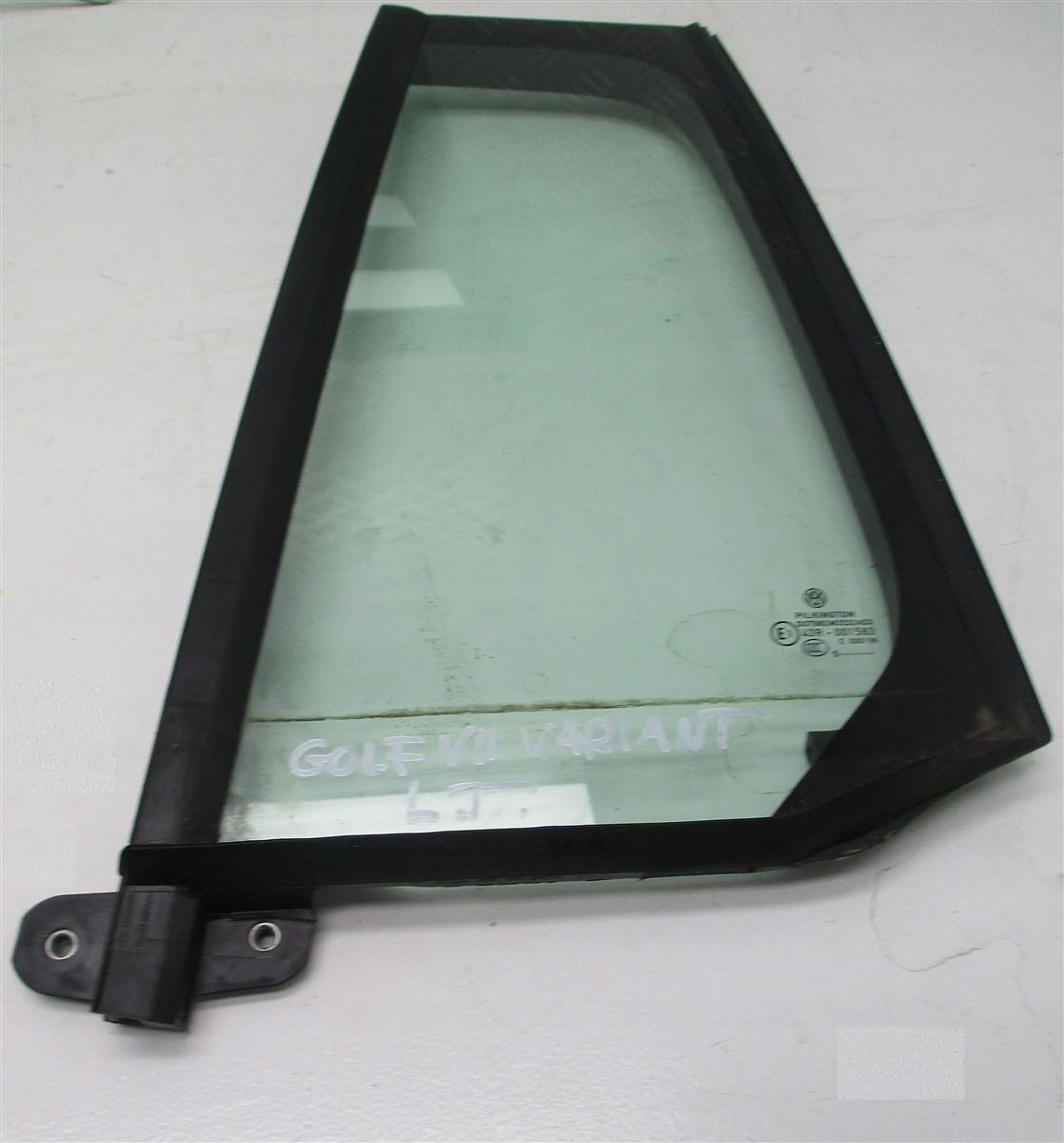 5G9845213B - Скло дверей трикутник лівий задній GOLF VII VARIANT 15R.