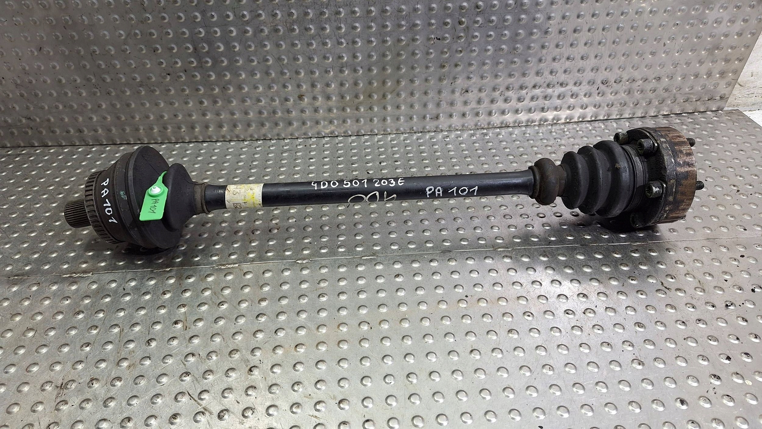 semi-axis left right rear part 4D0501203E AUDI A8 D2 3.7 V8 230KM QUATTRO