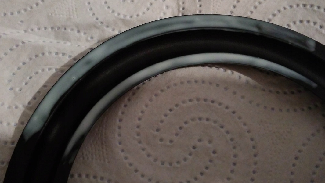 Klej dyspersyjny do pianek, PVC wygłuszeń MB23 5L Numer katalogowy części MB2305000