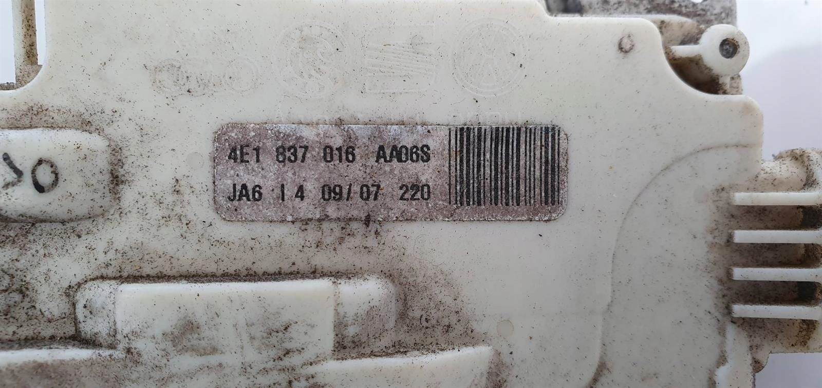 ZAMEK DRZWI PP 4E1837016 AUDI A8 D3 Part number 4E1837016