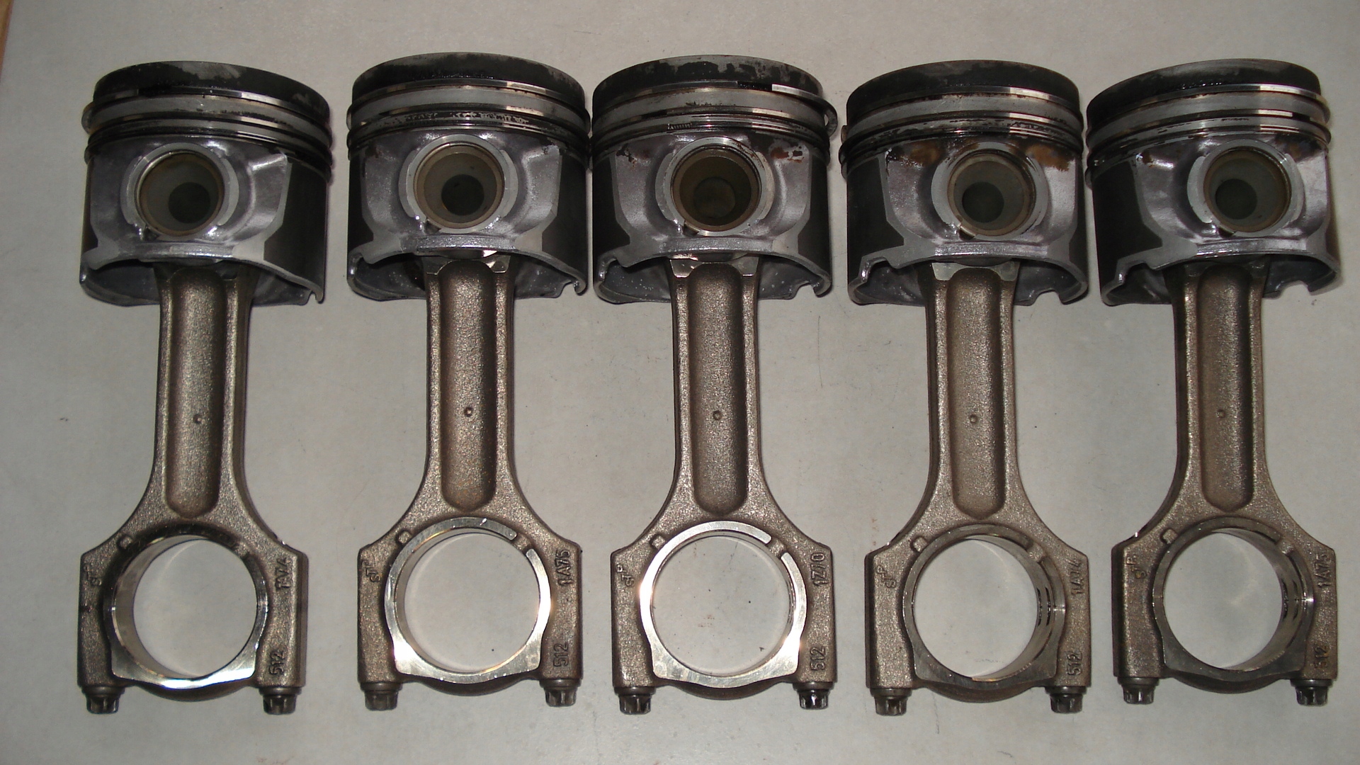 Tłok korbowód 84L107+ F111 BMW E90 E91 E92 3.0D MAHLE