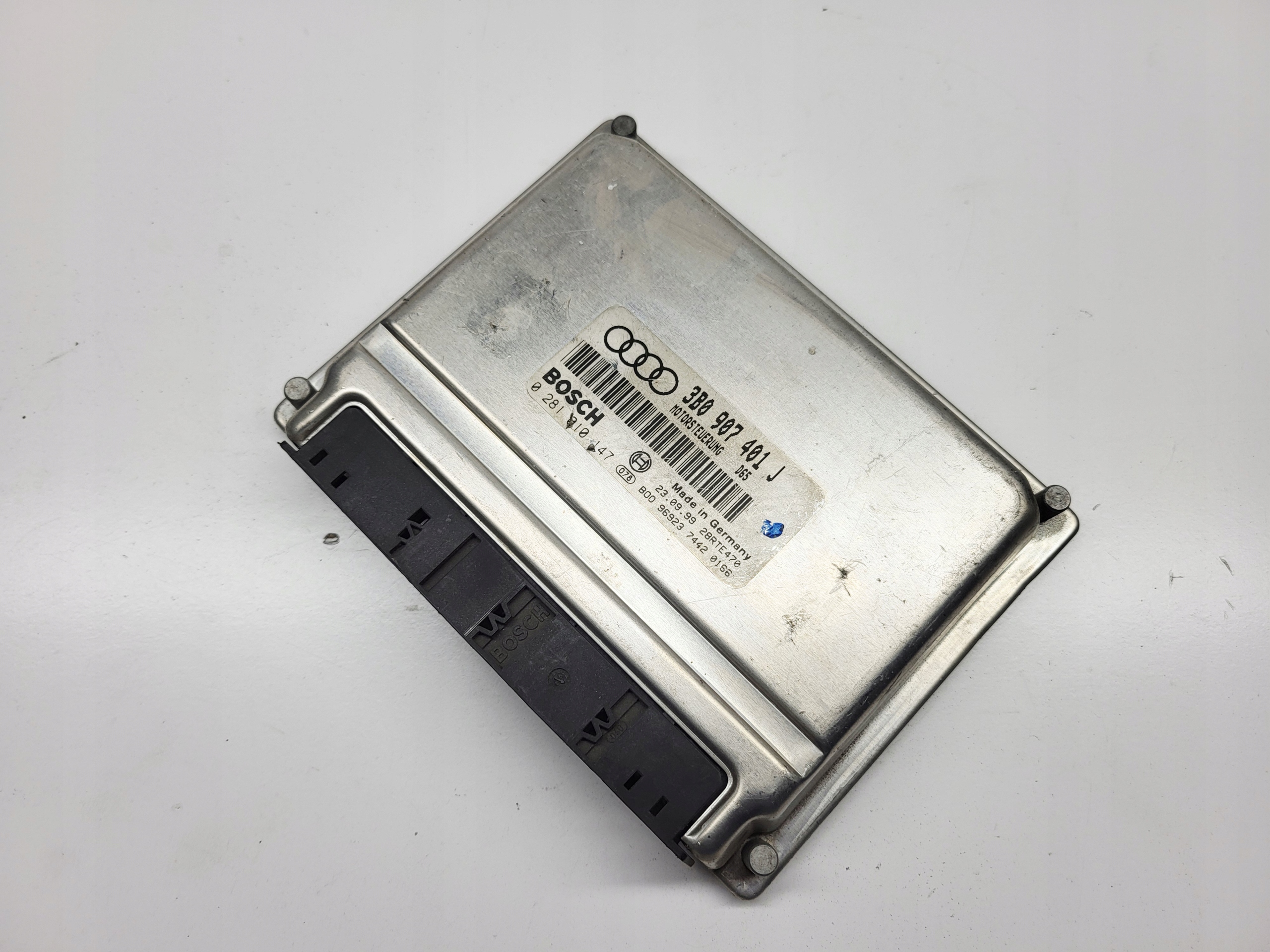 computer control unit of the engine VW Passat B5 2.5 TDI 3B0907401J 0281010147